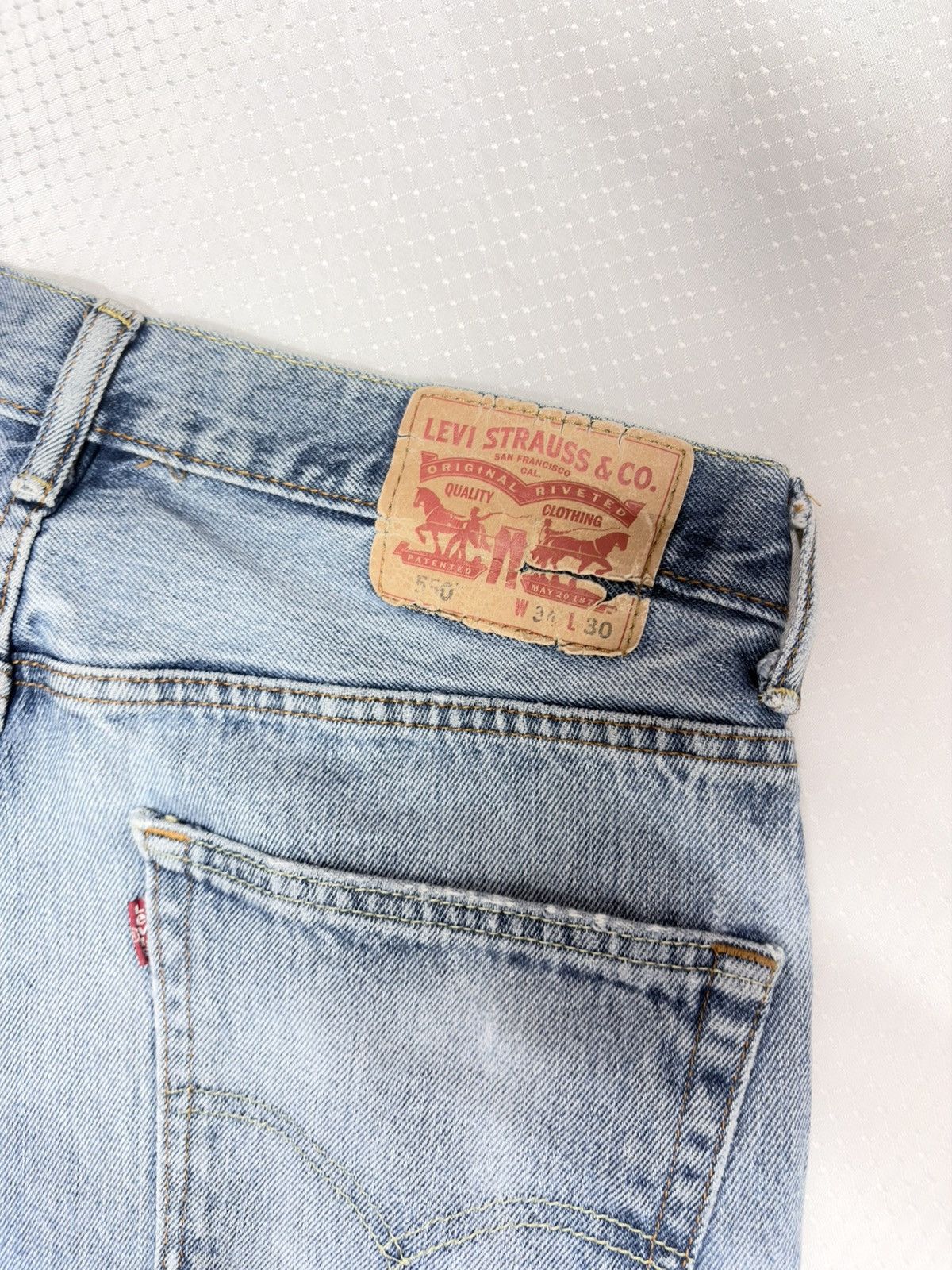 Levi's Levi's 550 Relaxed Fit Light Wash Vintage Denim Jeans W34 Size US 34 / EU 50 - 8 Thumbnail