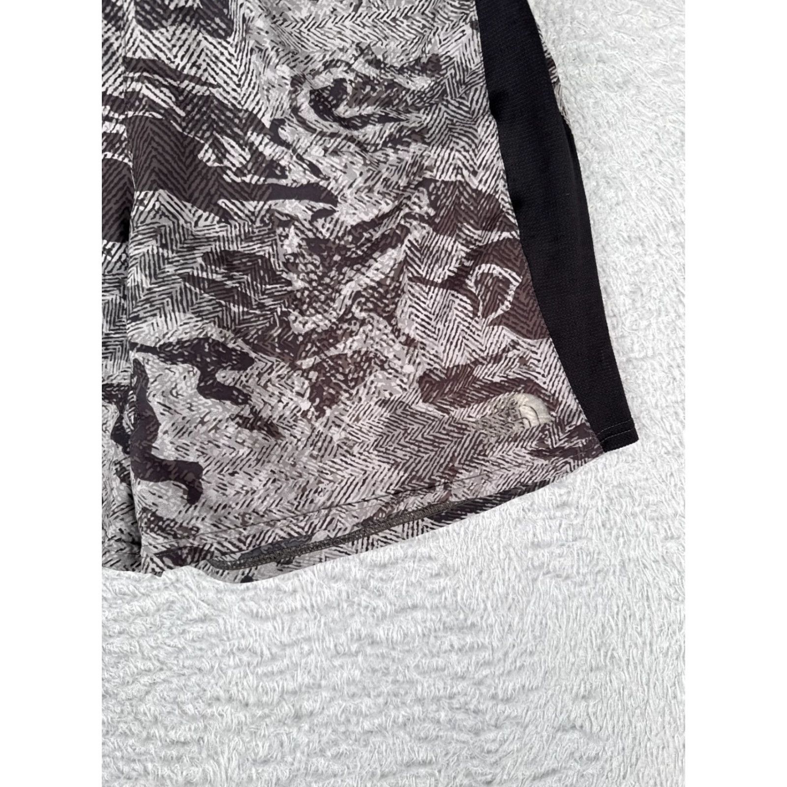The North Face The North Face Shorts Mens Small Gray Lined Elastic Waist Polyester Blend READ Size US 29 - 2 Thumbnail
