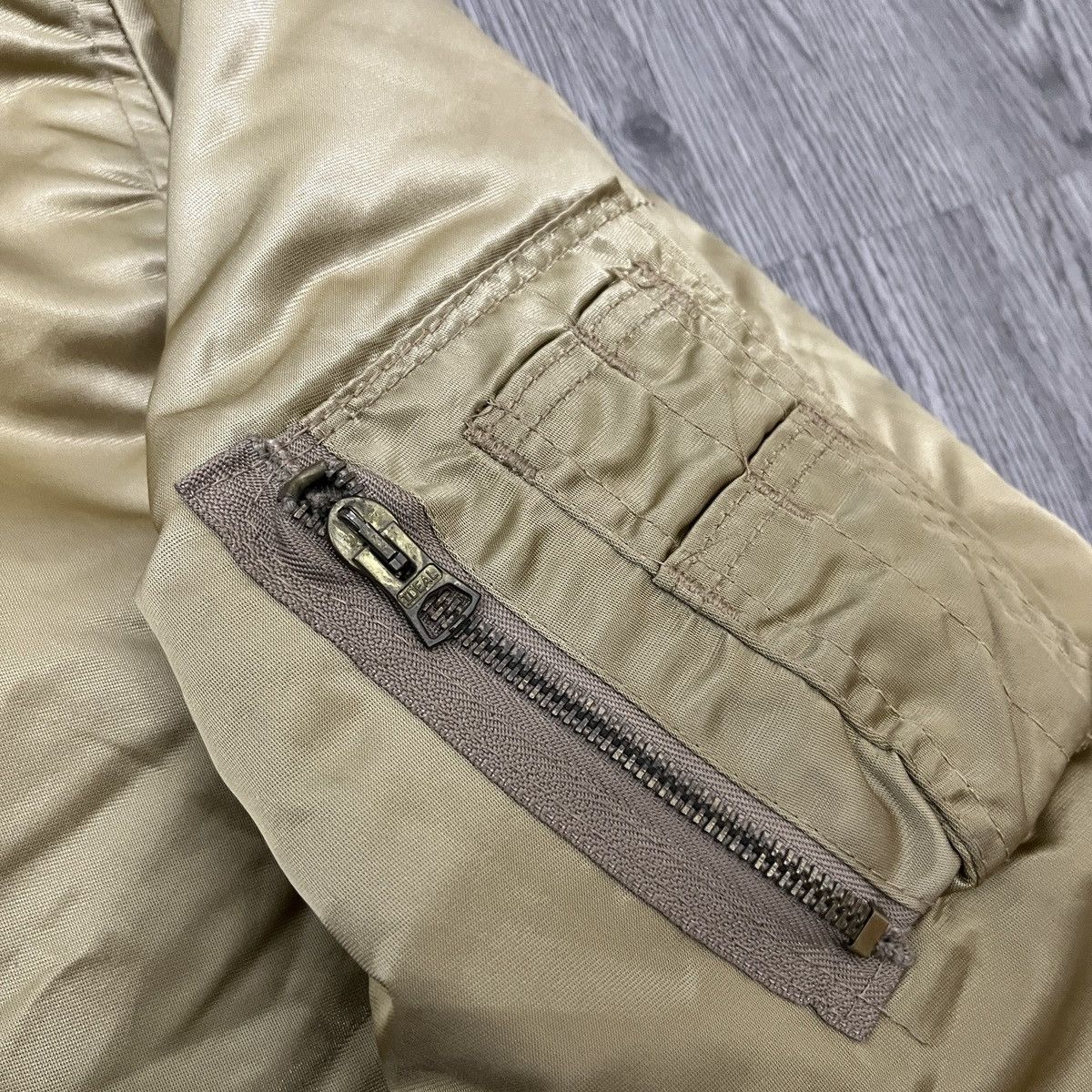 Alpha Industries Corinth Mfg.co - Vintage 80s Gold Ma-1 Fly Bomber Jacket Size US L / EU 52-54 / 3 - 7 Thumbnail