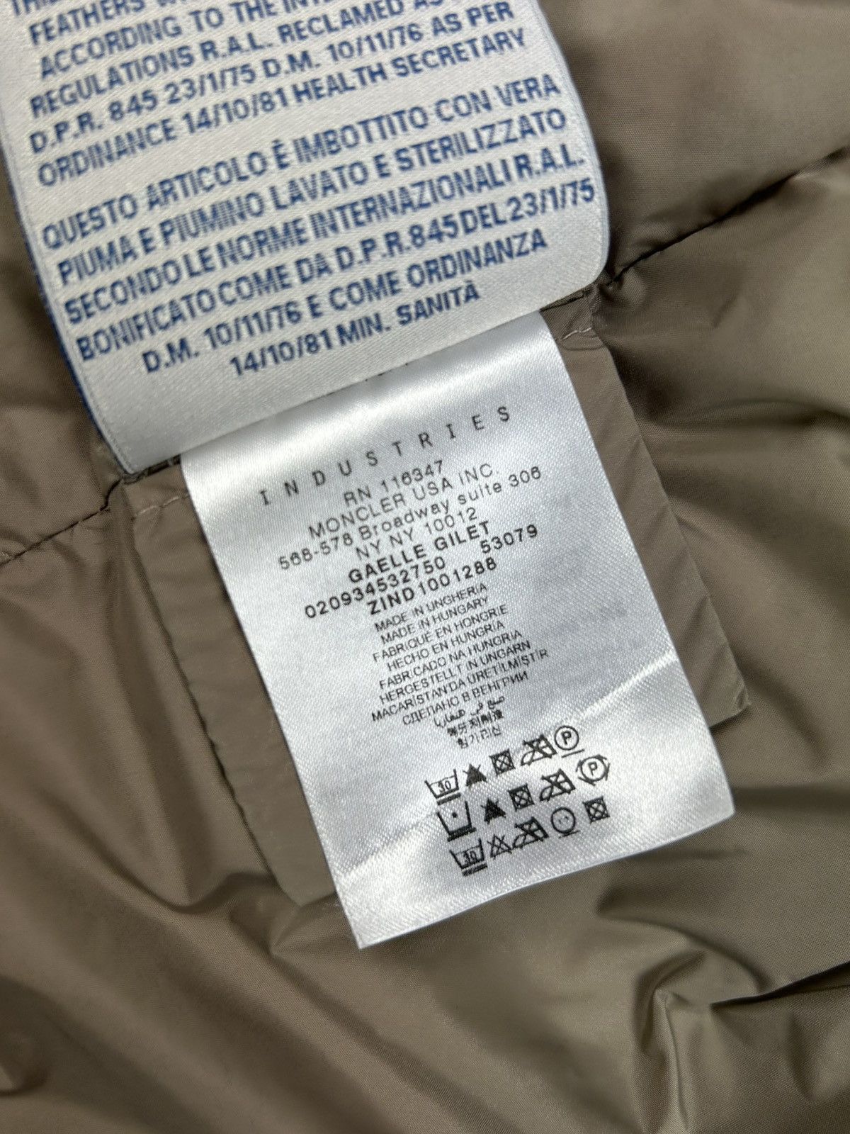 Moncler × Vintage Vintage Moncler Gaelle Down Vest Gilet Size XL / US 12-14 / IT 48-50 - 14 Thumbnail