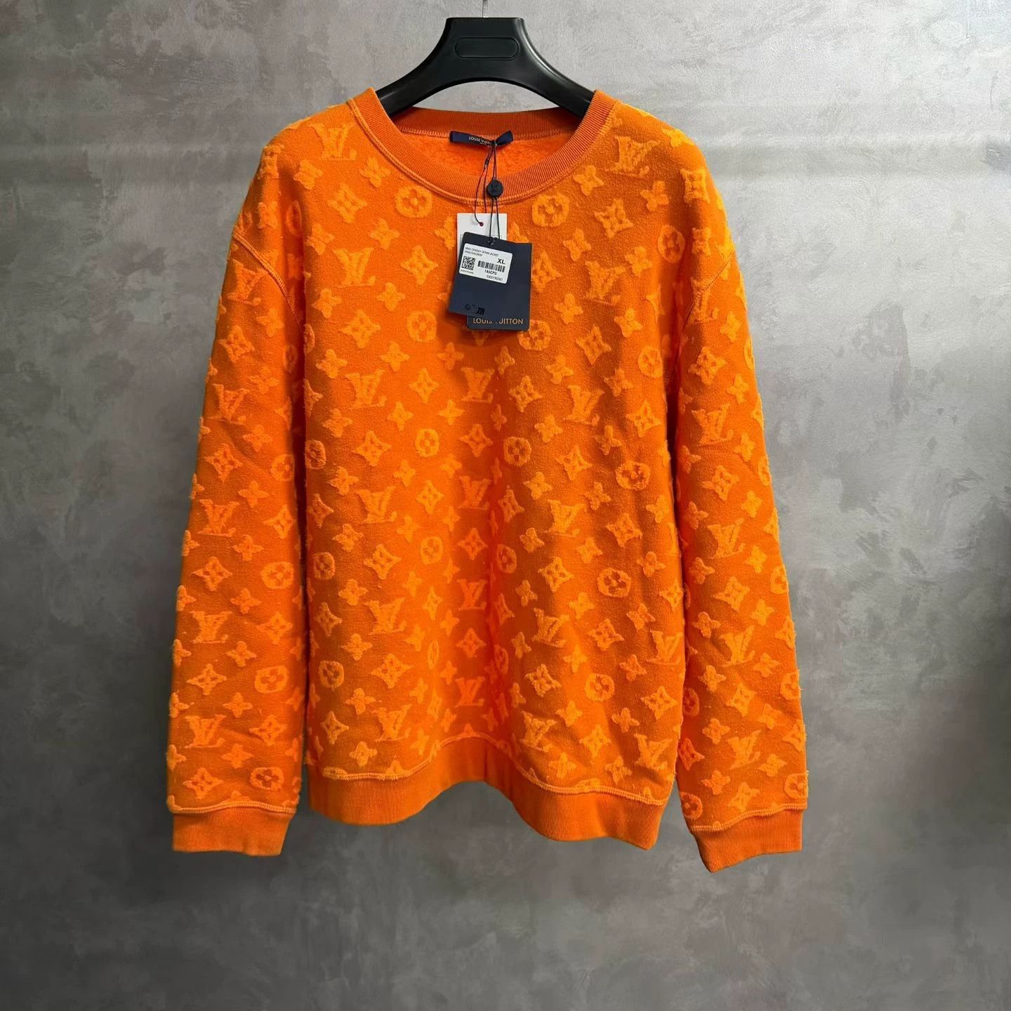 Louis Vuitton louis vuitton orange printed long sleeve sweatshirt Size US XL / EU 56 / 4 - 1 Thumbnail