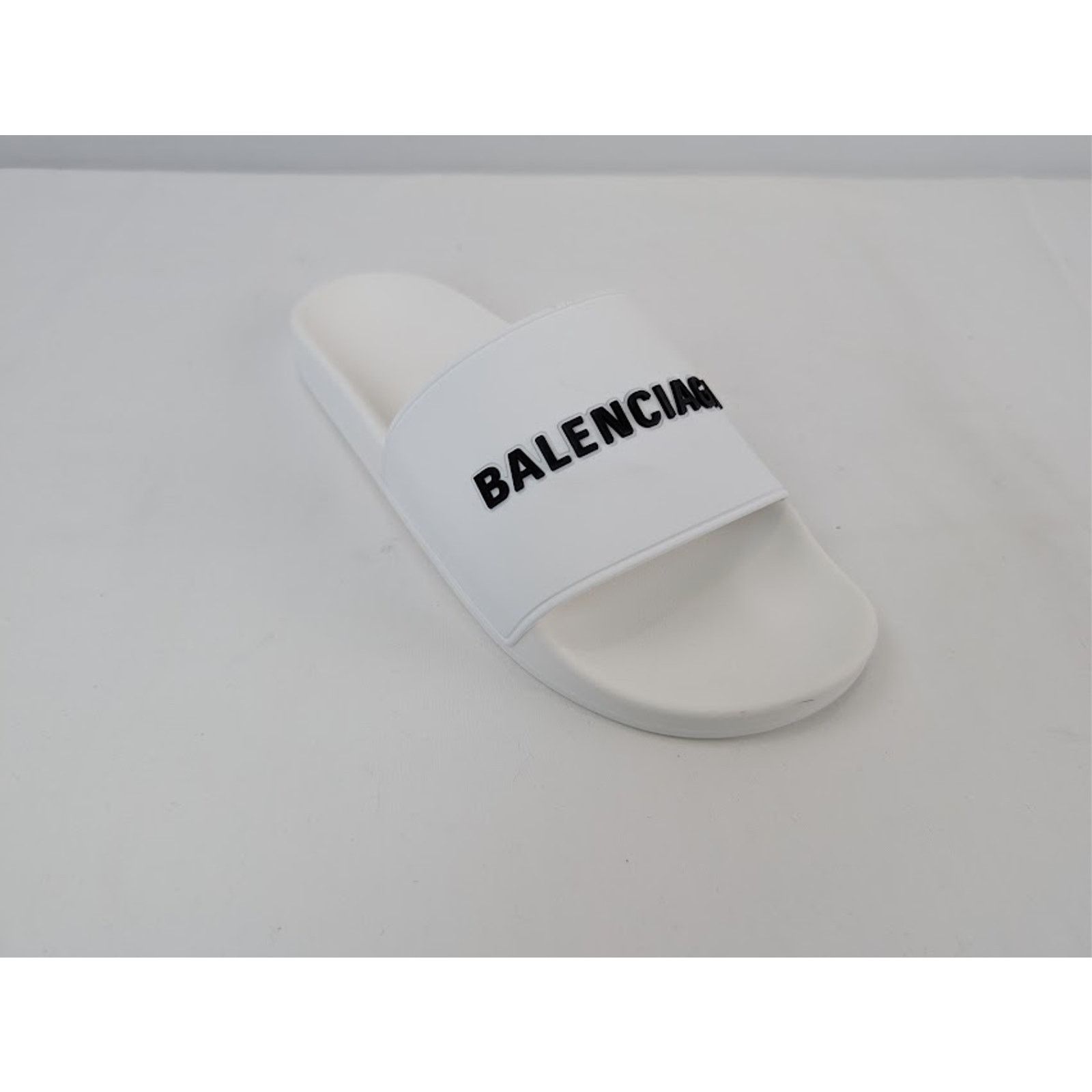 Balenciaga o1rshd1 Q:2 / Rubber Logo Pool Slide Sandals White / Black Size US 14 / EU 47 - 3 Thumbnail