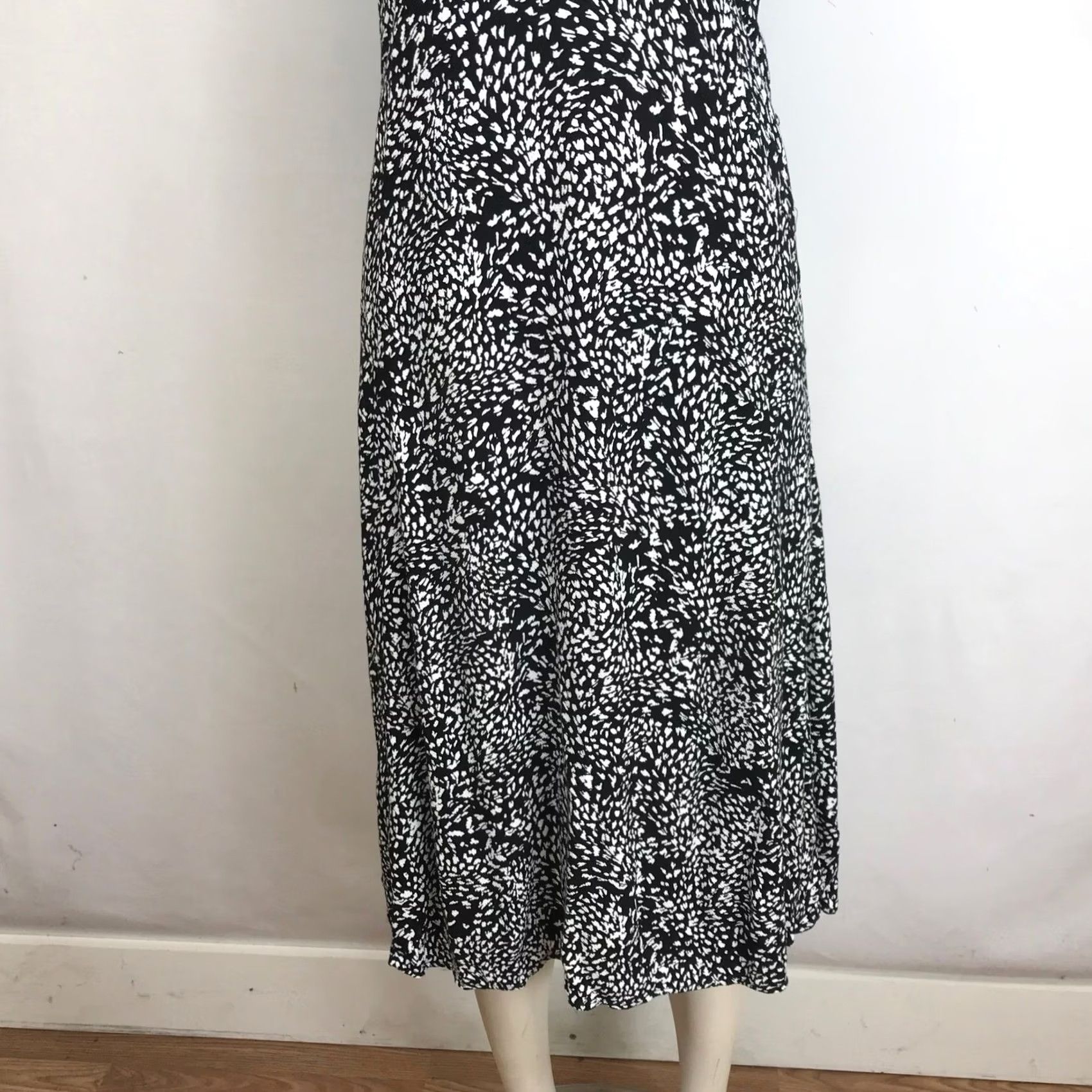 Free People Free People Black White Abstract Print Flutter Sleeve Midi Dress Size 2 Size XS / US 0-2 / IT 36-38 - 3 Thumbnail