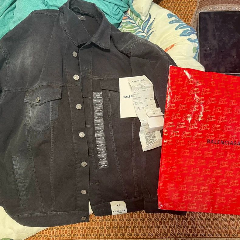 Balenciaga Balenciaga SS24 Show Model Washed Denim Jacket Size US S / EU 44-46 / 1 - 1 Thumbnail