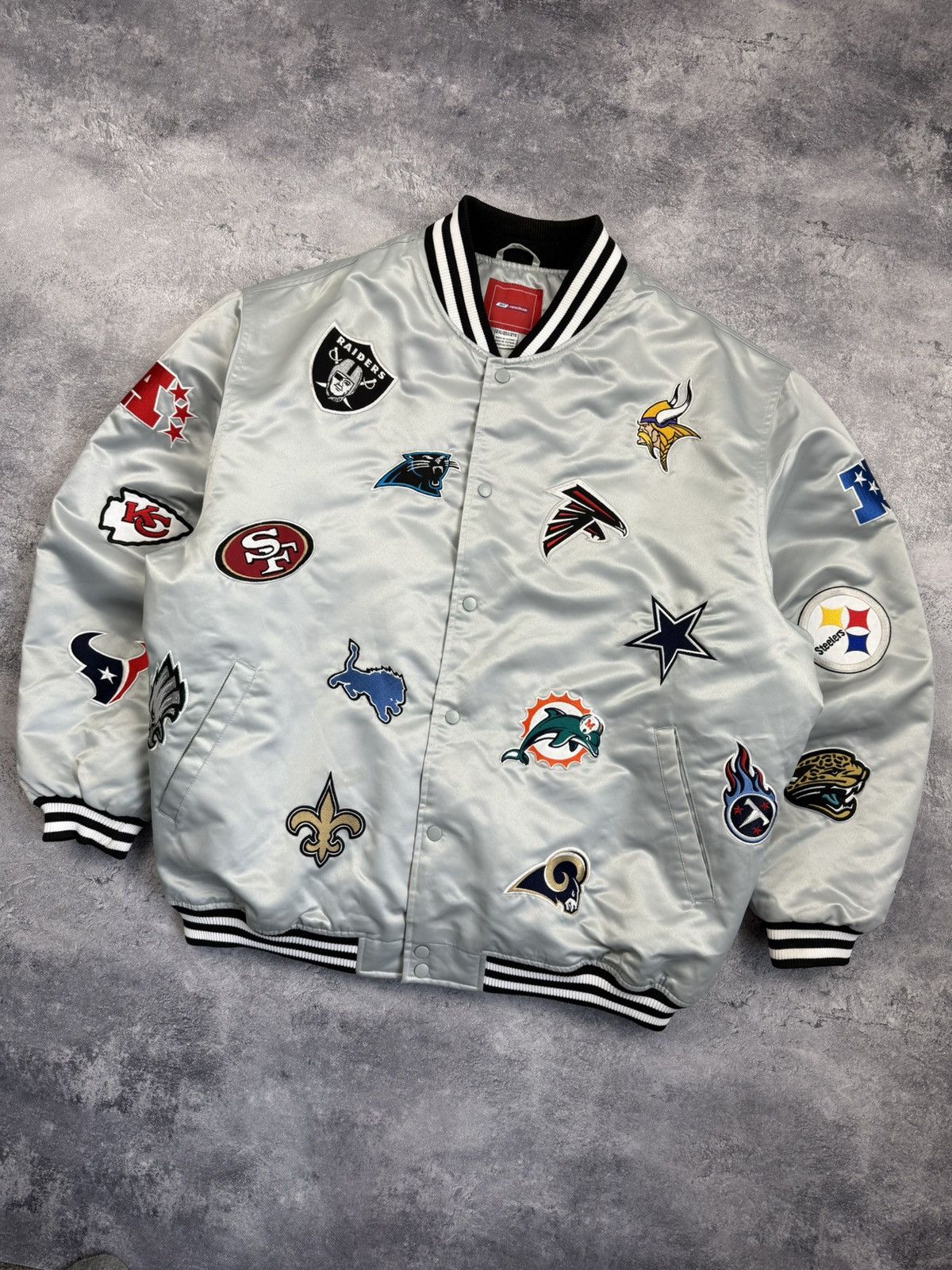 NFL Vintage NFL Reebok All Over Team Logo Patch Bomber Jacket Size US XXL / EU 58 / 5 - 2 Thumbnail