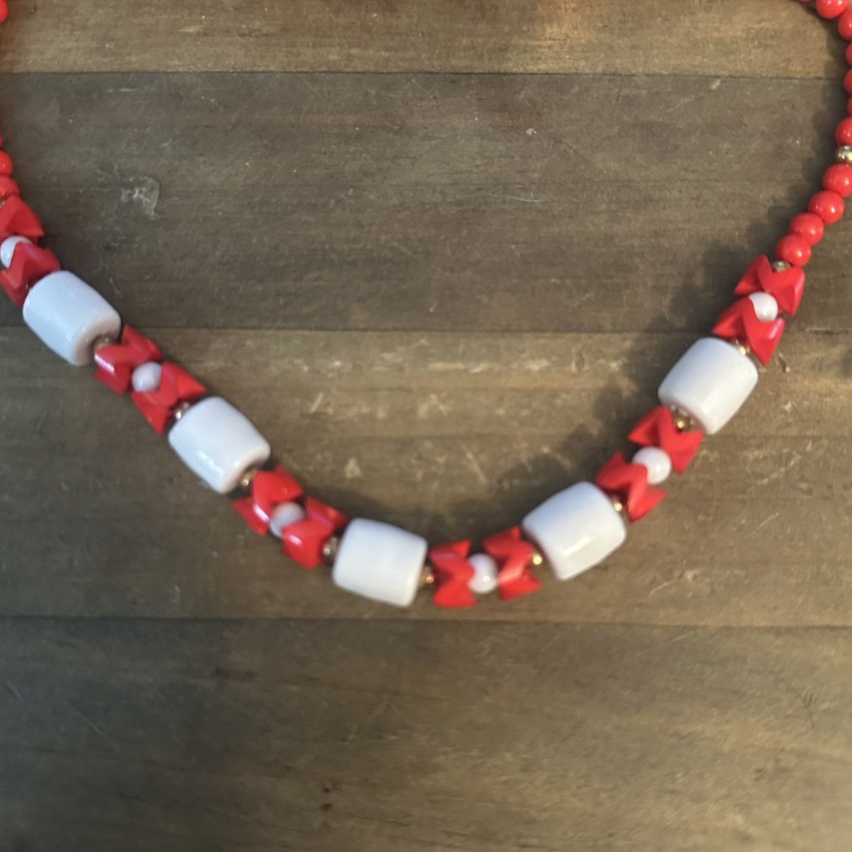 Vintage Vintage red and white bead necklace Size ONE SIZE - 4 Thumbnail