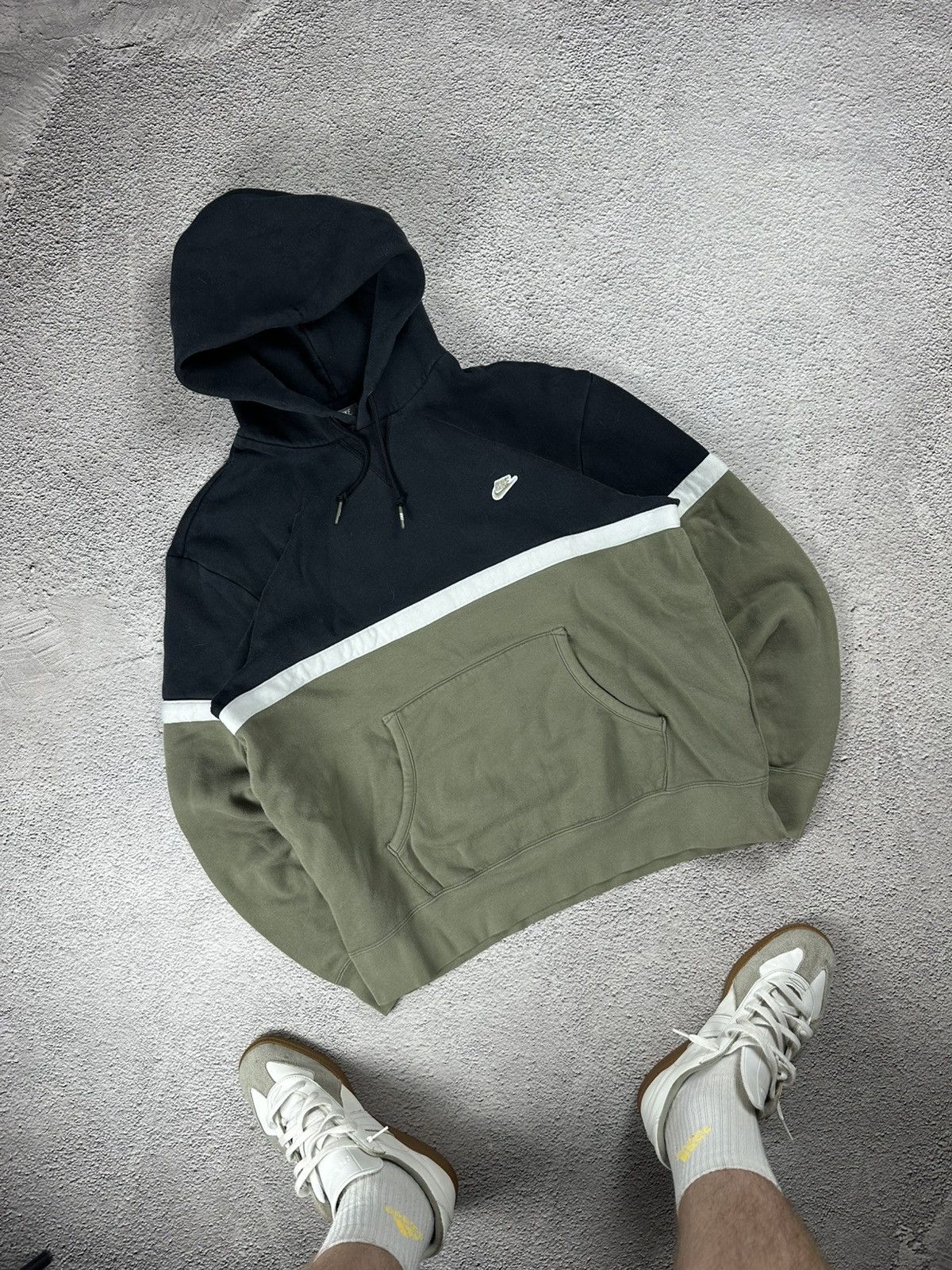 Nike Vintage Nike Hoodie Faded Y2K Sportwear Style Size L Size US L / EU 52-54 / 3 - 1 Thumbnail