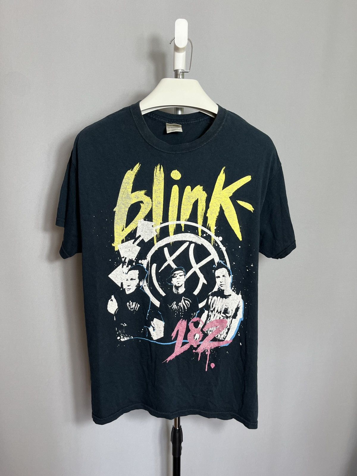 Band Tees × Gildan × Vintage Blink 182 Europe 2010 Tour Mens Black T-shirt Gildan Size US L / EU 52-54 / 3 - 1 Thumbnail