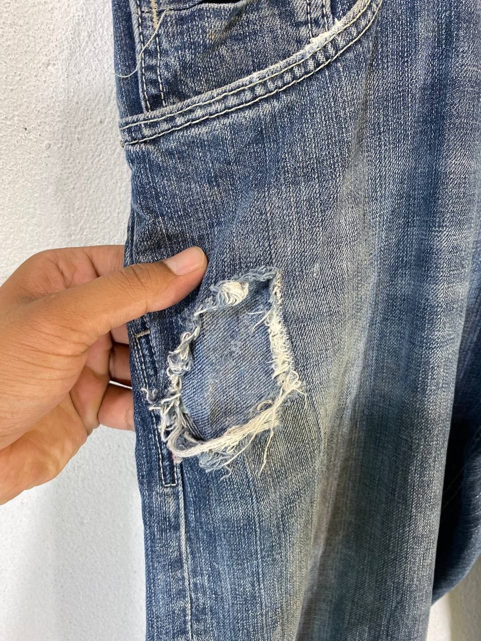 Levi's vintage levis 514 distressed denim bondage style Size US 41 - 9 Thumbnail