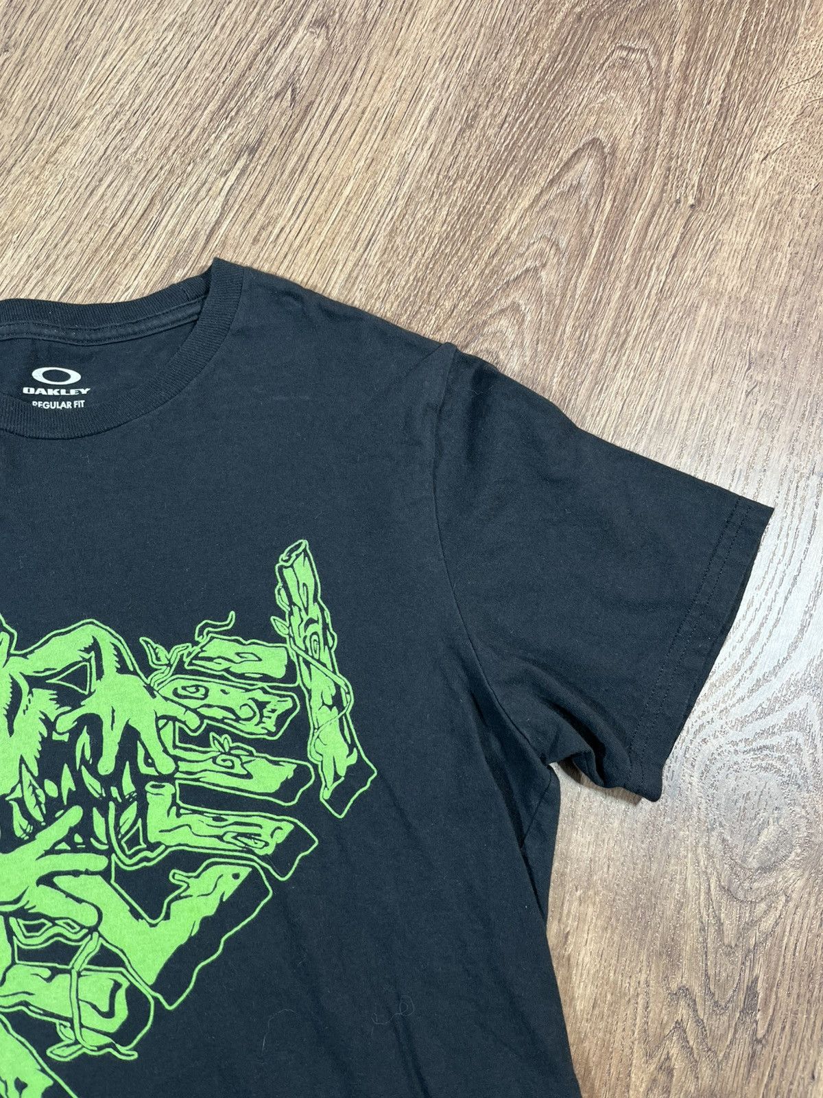 Oakley Vintage Y2K Oakley Big Logo Frog Graphic Outdoor Tee T Shirt Size US M / EU 48-50 / 2 - 4 Thumbnail