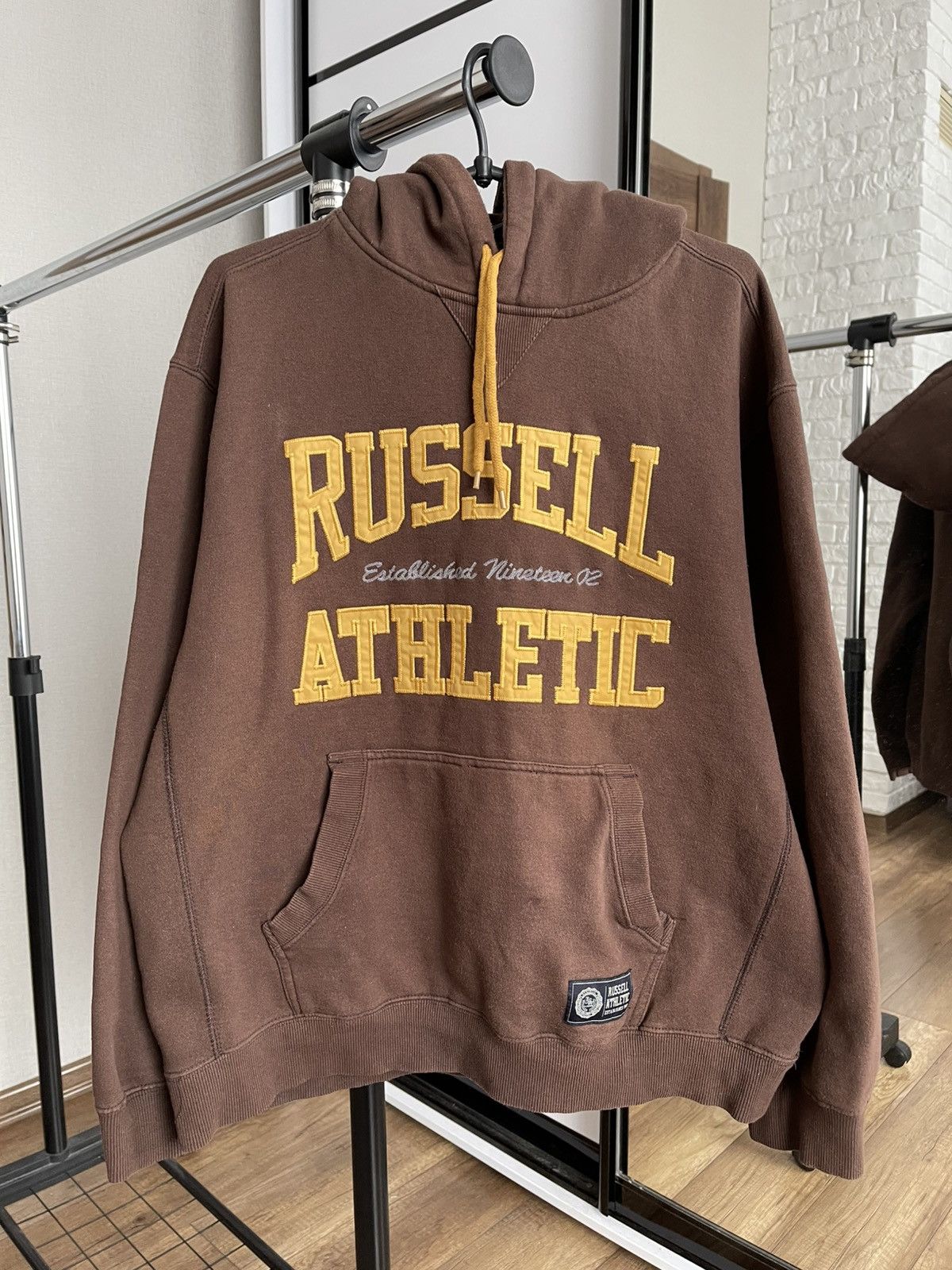 Russell Athletic Russell Athletic Vintage Brown Hoodie Embroidered Logo 90s Size US L / EU 52-54 / 3 - 1 Thumbnail