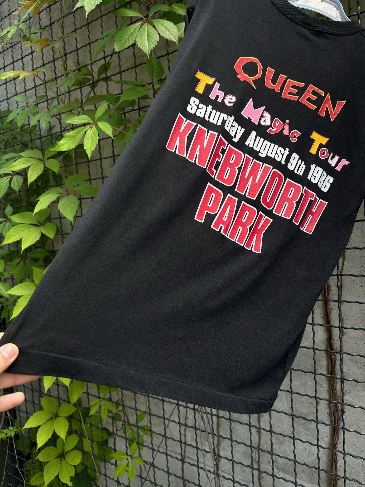 Band Tees Vintage 1986 Queen A Kind Of Magic The Magic Tour T-shirt Size US M / EU 48-50 / 2 - 12 Thumbnail