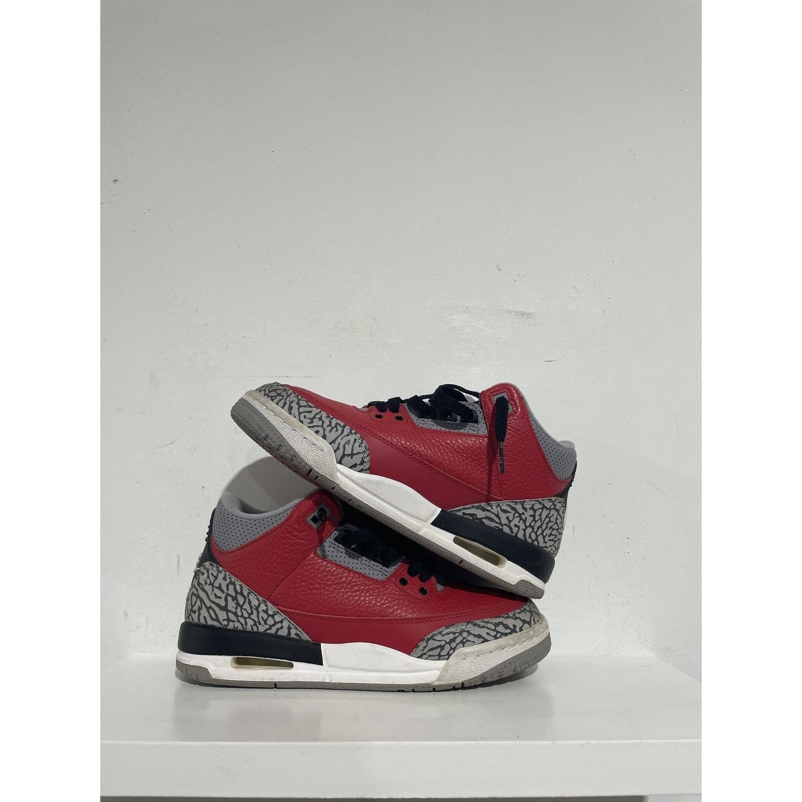 Jordan Brand JORDAN 3 UNITE SIZE 5 PREOWNED Size US 5 / EU 37 - 1 Thumbnail