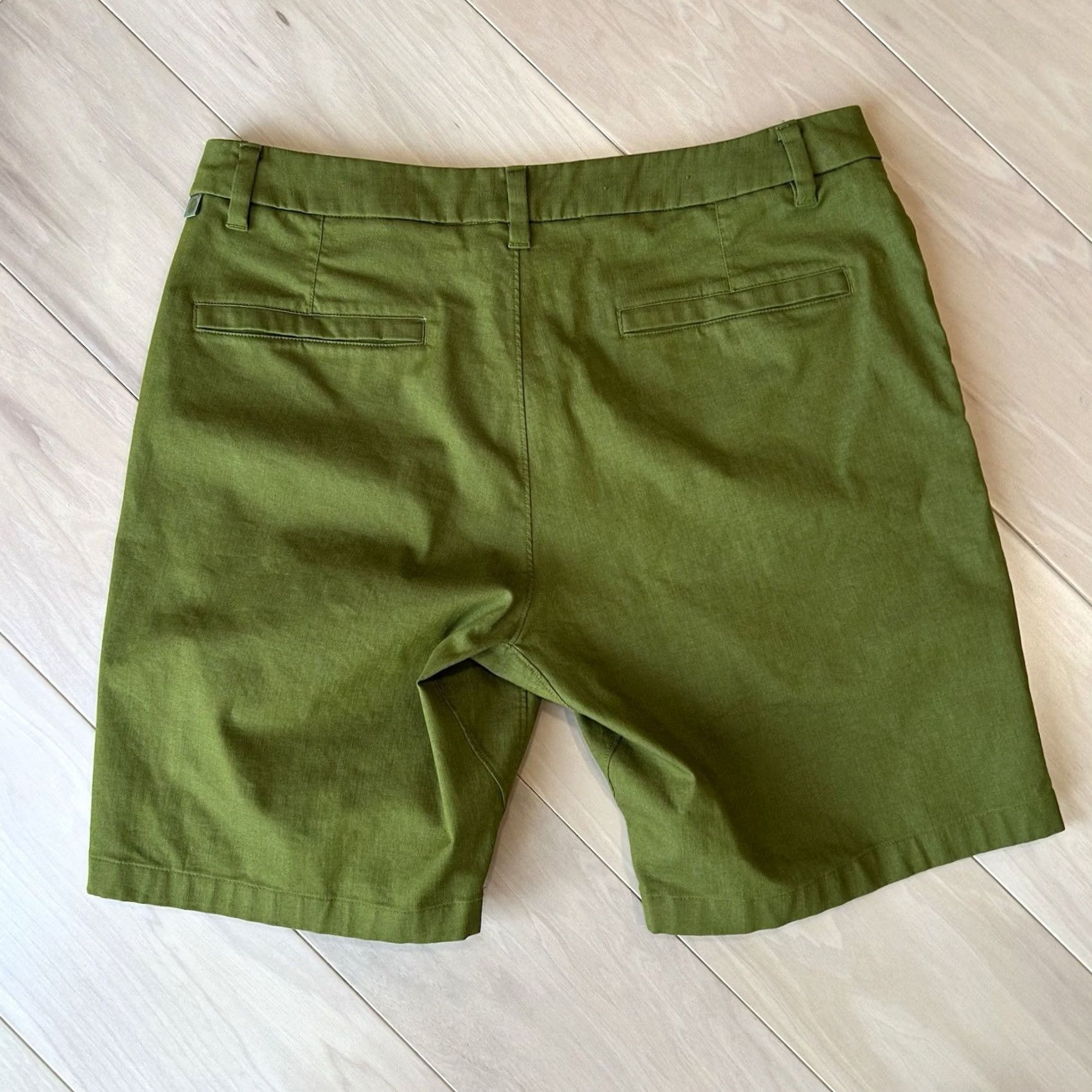 Lululemon Lululemon Commission Classic-Fit Short Oxford 9" Inseam Men’s 36 Size US 36 / EU 52 - 2 Thumbnail