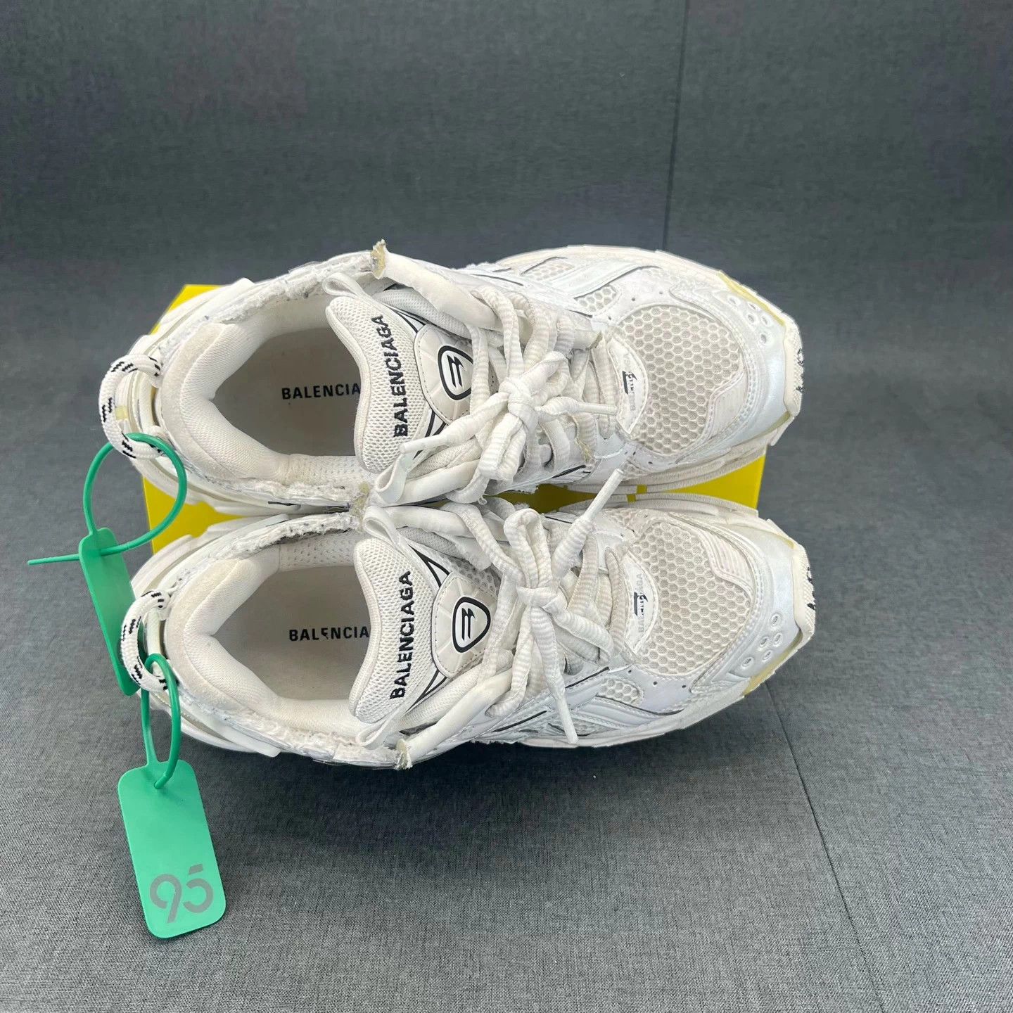 Balenciaga Balenciaga Runner White 2x Worn Like New 40 Size US 7 / EU 40 - 6 Thumbnail