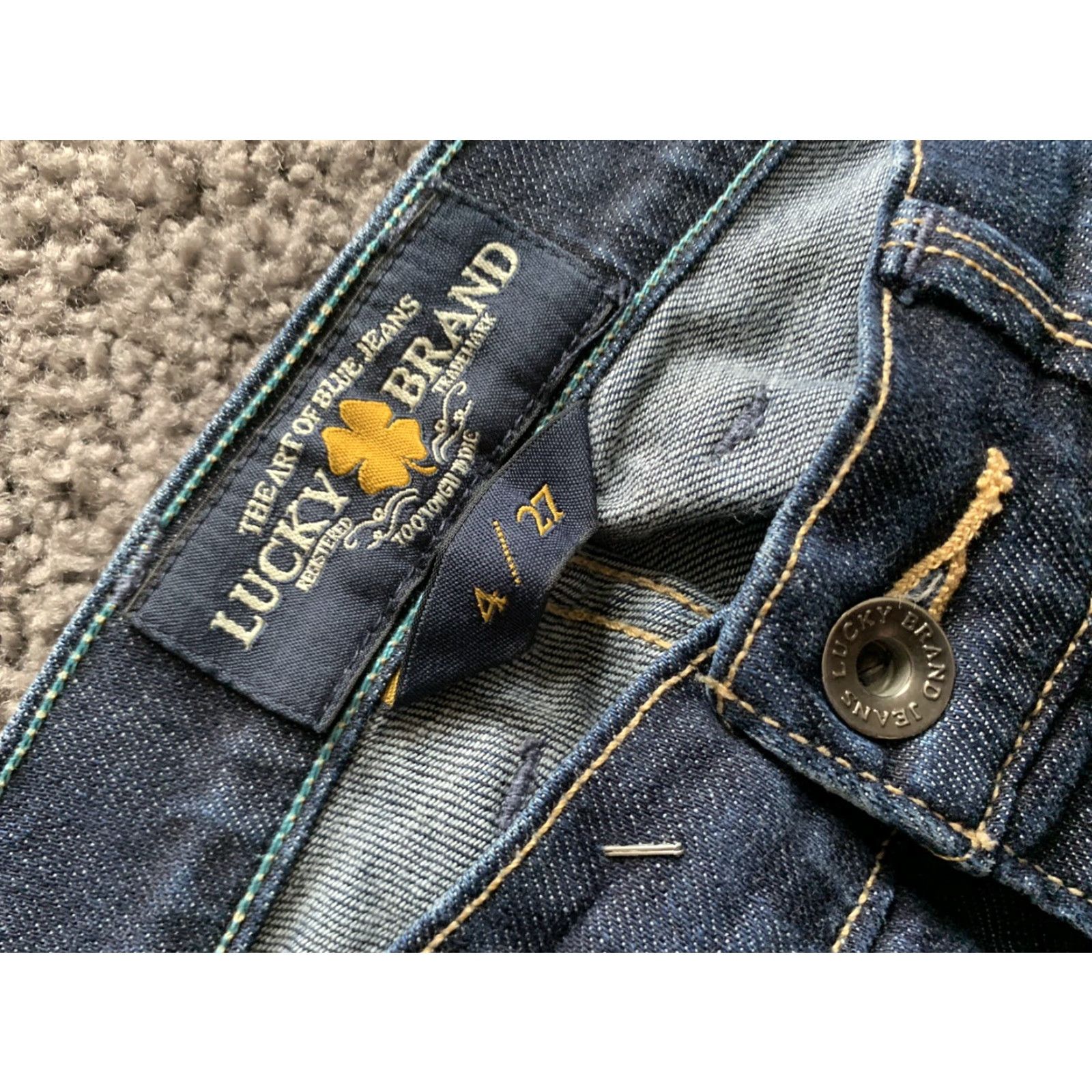 Lucky Brand Lucky Brand Sofia Capri Jean's Women's 4x27 Dark Blue Nice EUC Size 27" / US 4 / IT 40 - 6 Thumbnail