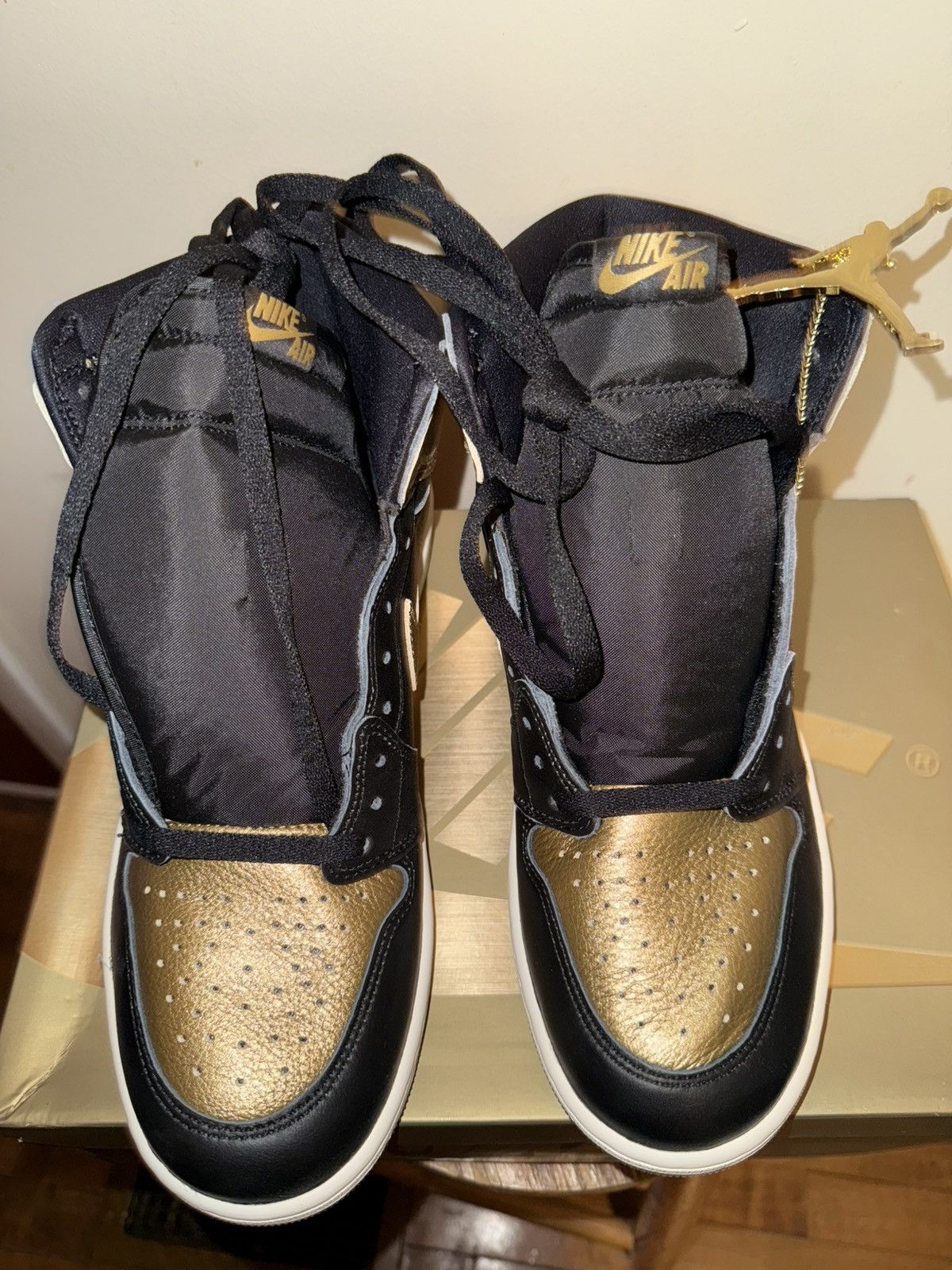 Nike Nike Air Jordan 1 Retro OG High Black/Metallic Gold Sail NEW Size US 9.5 / EU 42-43 - 3 Thumbnail