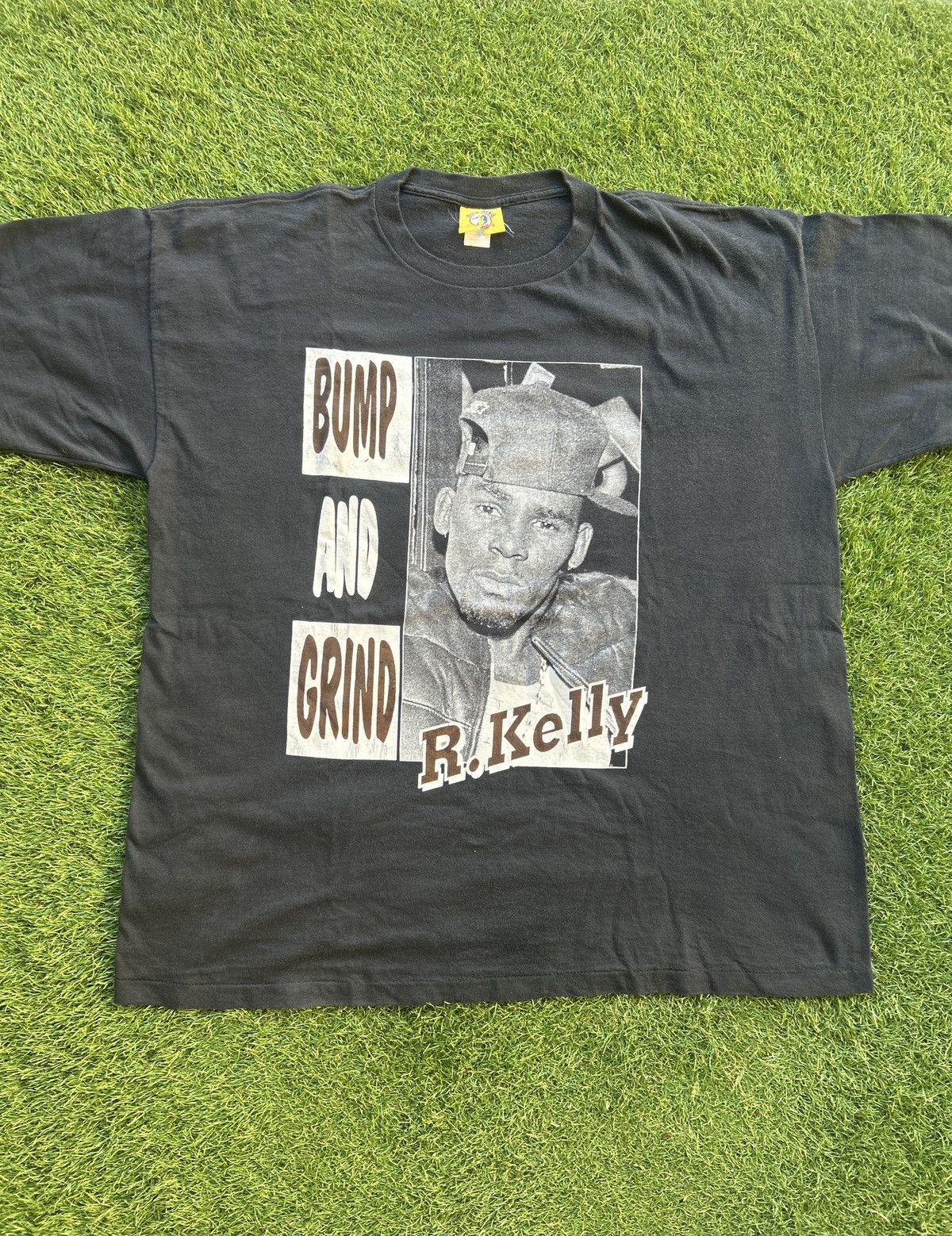 Rap Tees Vintage 90s R Kelly R&B “Bump and Grind” Graphic T-Shirt Size US XXL / EU 58 / 5 - 1 Thumbnail
