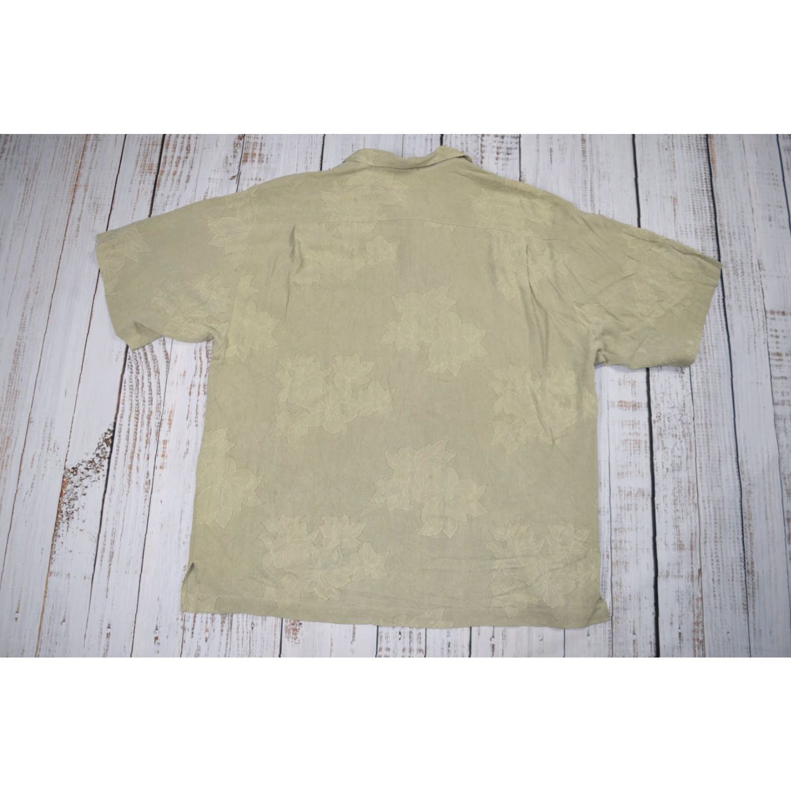 Tommy Bahama VINTAGE Tommy Bahama Shirt Mens XL Neutral Embossed Hibiscus Silk Short Sleeve Hawaiian Size US XL / EU 56 / 4 - 7 Thumbnail