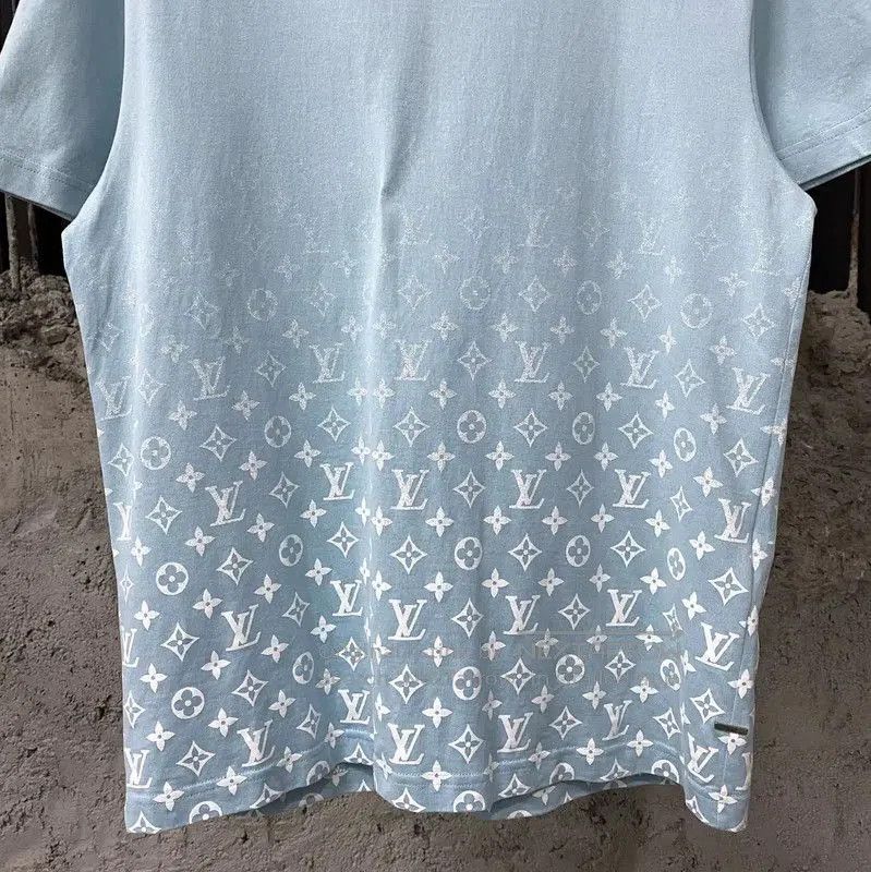 Louis Vuitton Louis Vuitton Summer Blue Cotton T. Size US S / EU 44-46 / 1 - 4 Thumbnail