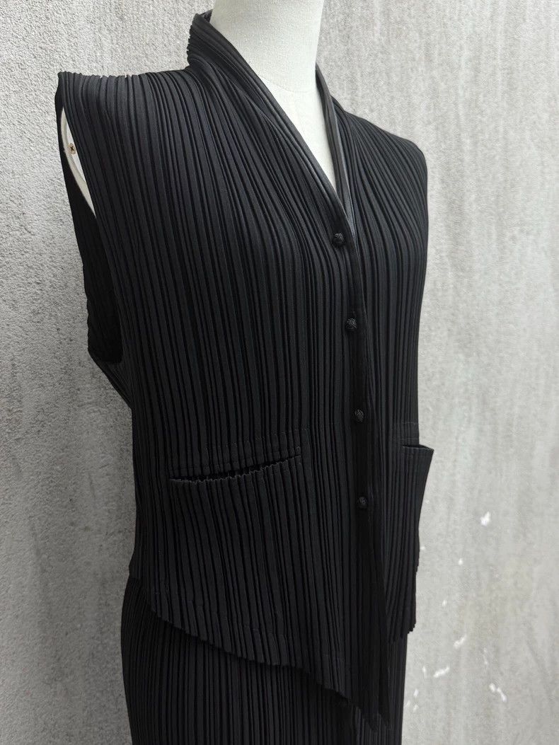 Issey Miyake Black pleated vest