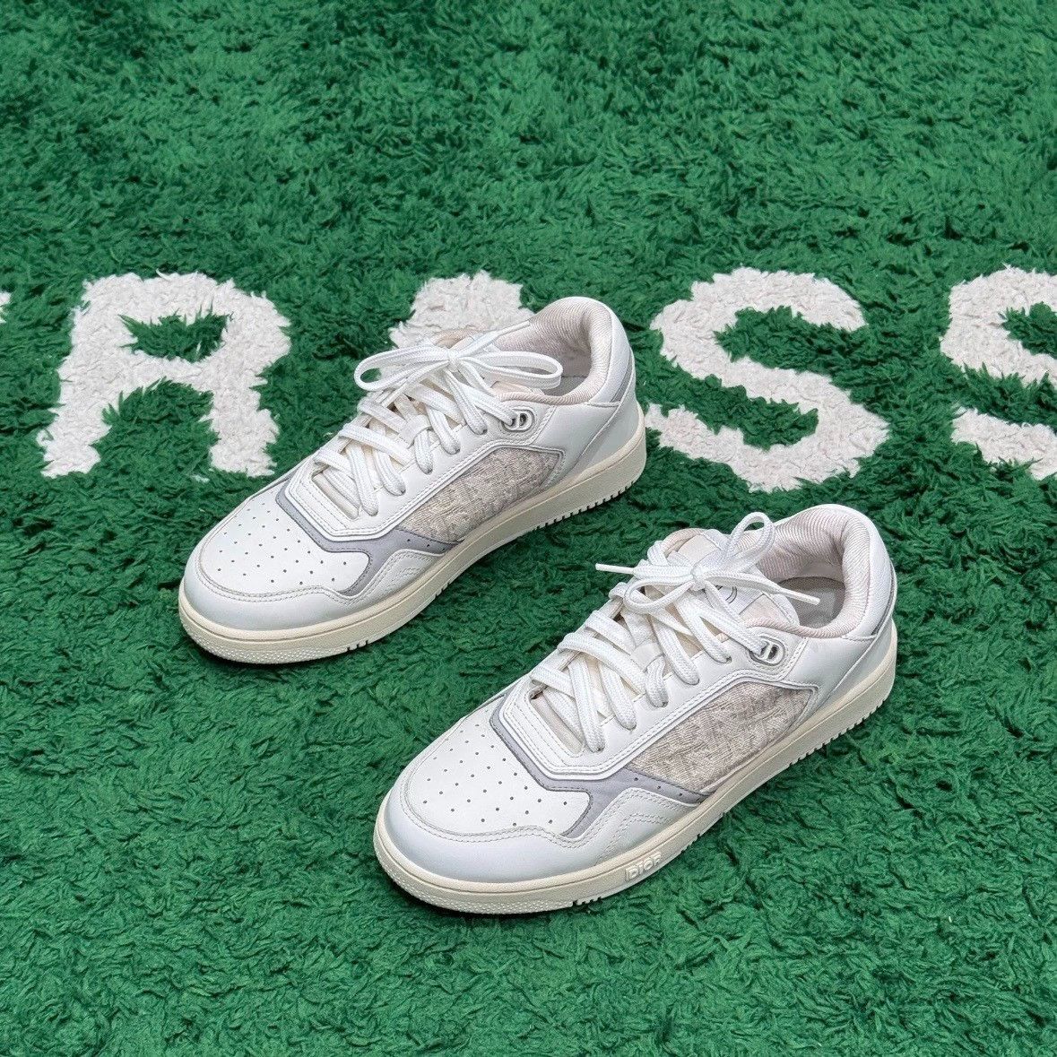 Dior Dior White Lowtop Sneakers us_12 Women Size US 12 / IT 42 - 1 Thumbnail