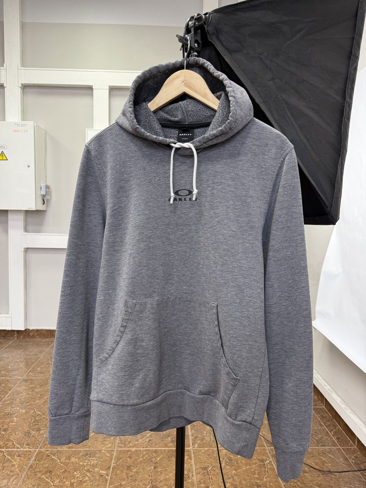 Oakley 🇺🇸 Vintage Y2K Oakley Outdoor Hoodie Rare Retro Hype Size US L / EU 52-54 / 3 - 1 Thumbnail