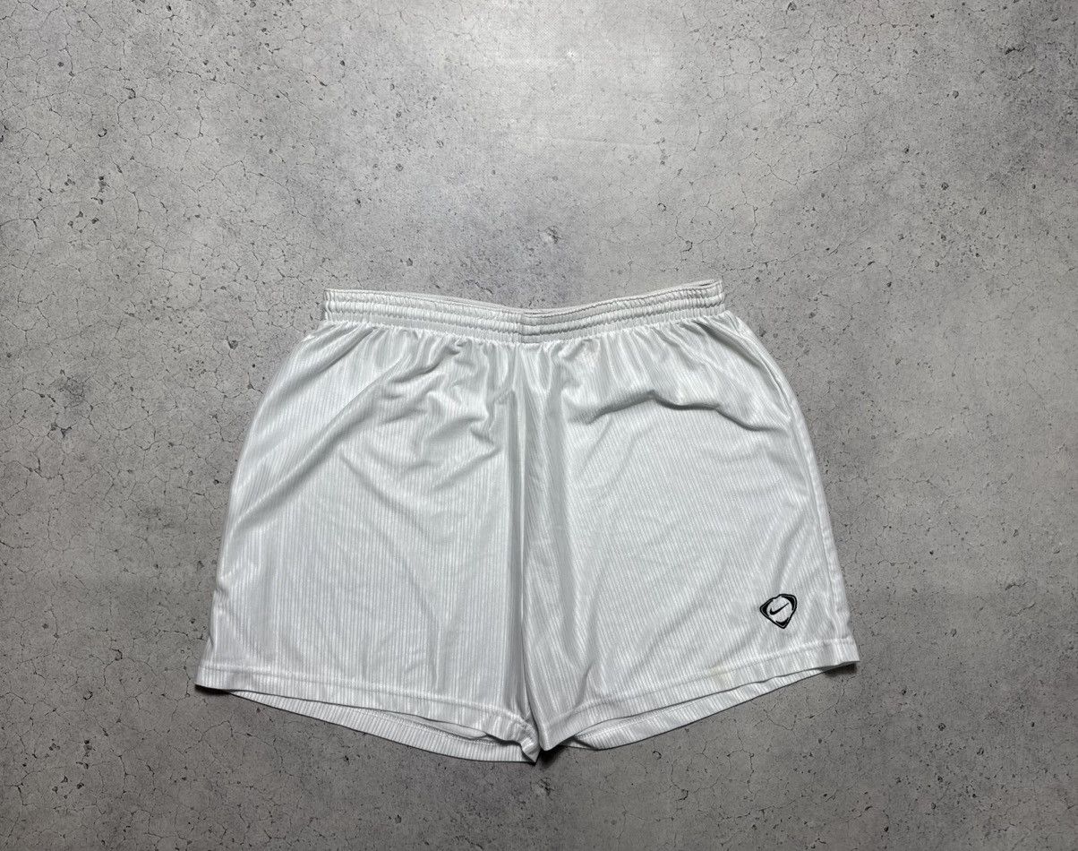 Nike Nike Vintage Shorts White Drill Swoosh Y2K Size US 38 / EU 54 - 1 Thumbnail