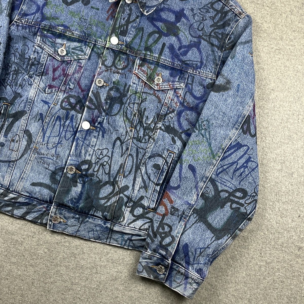Vetements Vetements Graffiti Denim Jacket Size US L / EU 52-54 / 3 - 8 Thumbnail