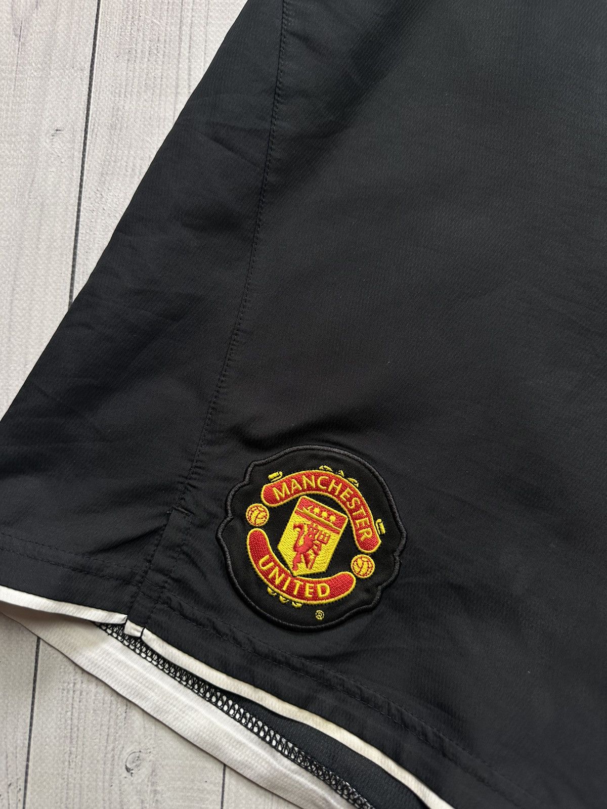 Nike × Vintage Vintage Nike Manchester United soccer shorts size XL black Size US 36 / EU 52 - 2 Thumbnail