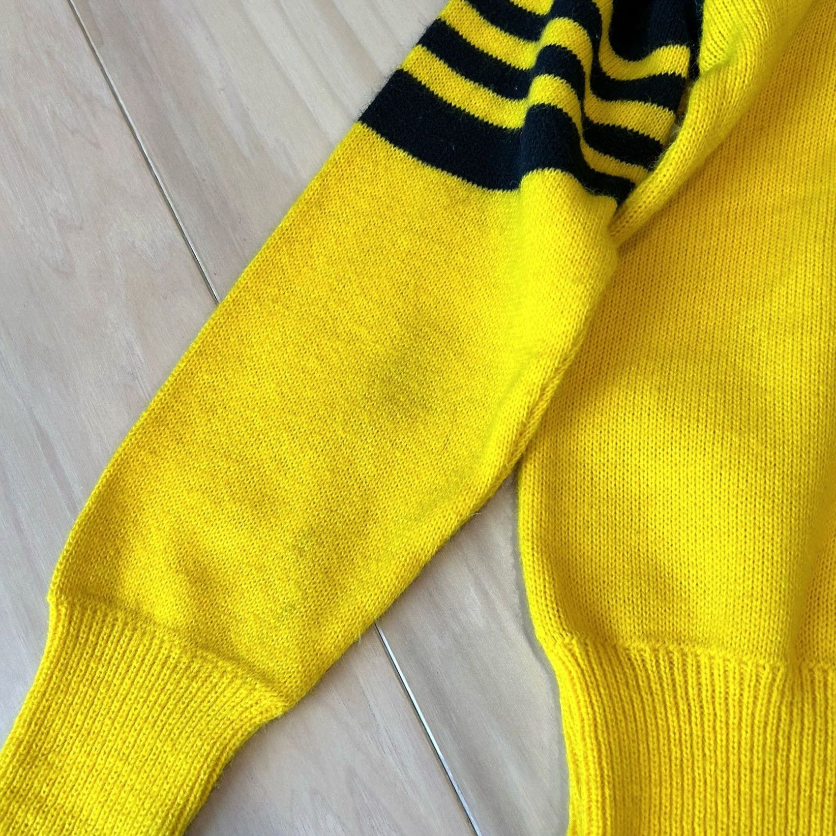 Cougar VINTAGE Dehen Cheerleader Sweater Shirt Women’s XS/S Yellow 1980s Hand Sewn Logo Cougar Cheer Size XS / US 0-2 / IT 36-38 - 4 Thumbnail