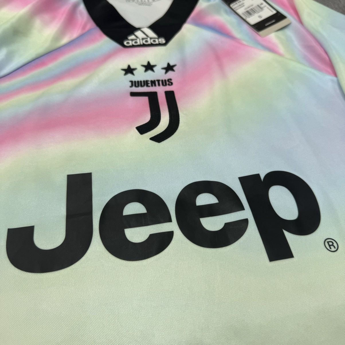 Adidas Juventus 18/19 EA sports special edition shirt (bnwt) Size US S / EU 44-46 / 1 - 3 Thumbnail