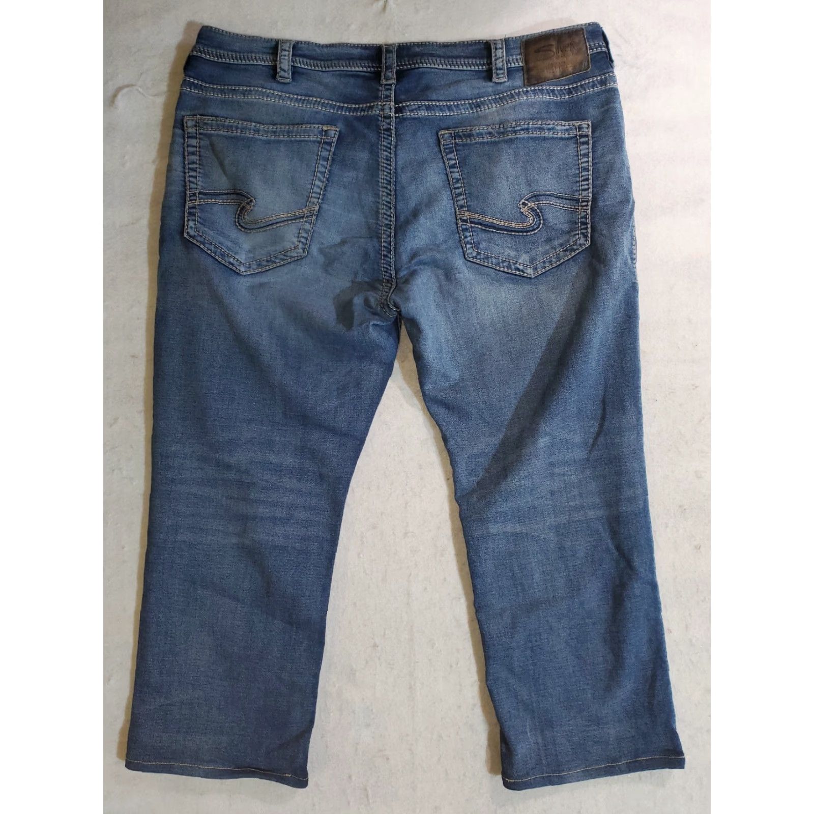 Silver Jeans Co. VINTAGE Silver Jeans Grayson Jeans Classic Medium Wash Mens Sz 40 Capri Length 2 Pair Modified Length Men 40 Blue Denim 5-Pocket Bootcut Capris Size US 40 / EU 56 - 6 Thumbnail