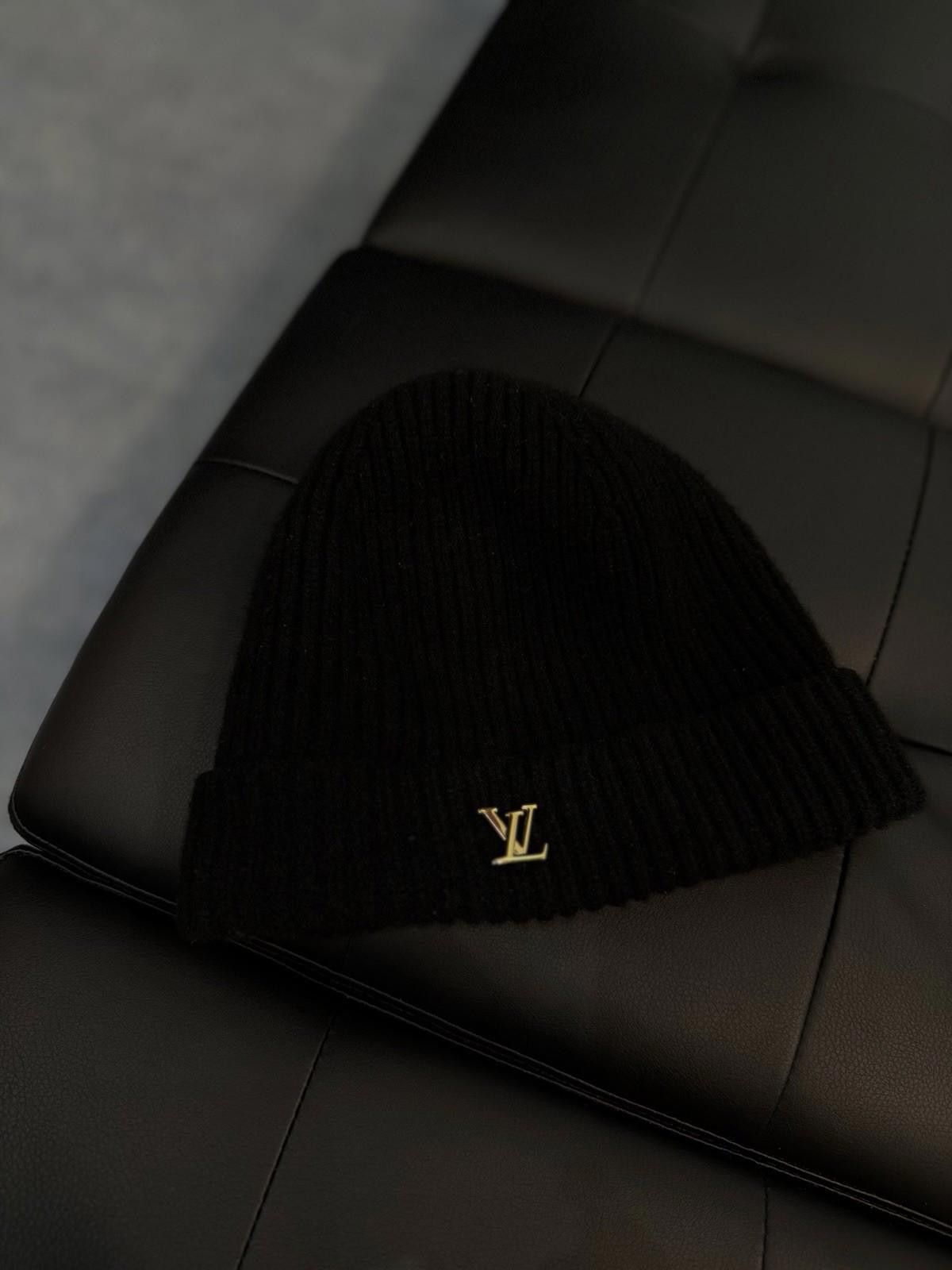 Louis Vuitton Louis Vuitton Black Men's Solid Knit Beanie Hat Gold LV $595 Size ONE SIZE - 3 Thumbnail