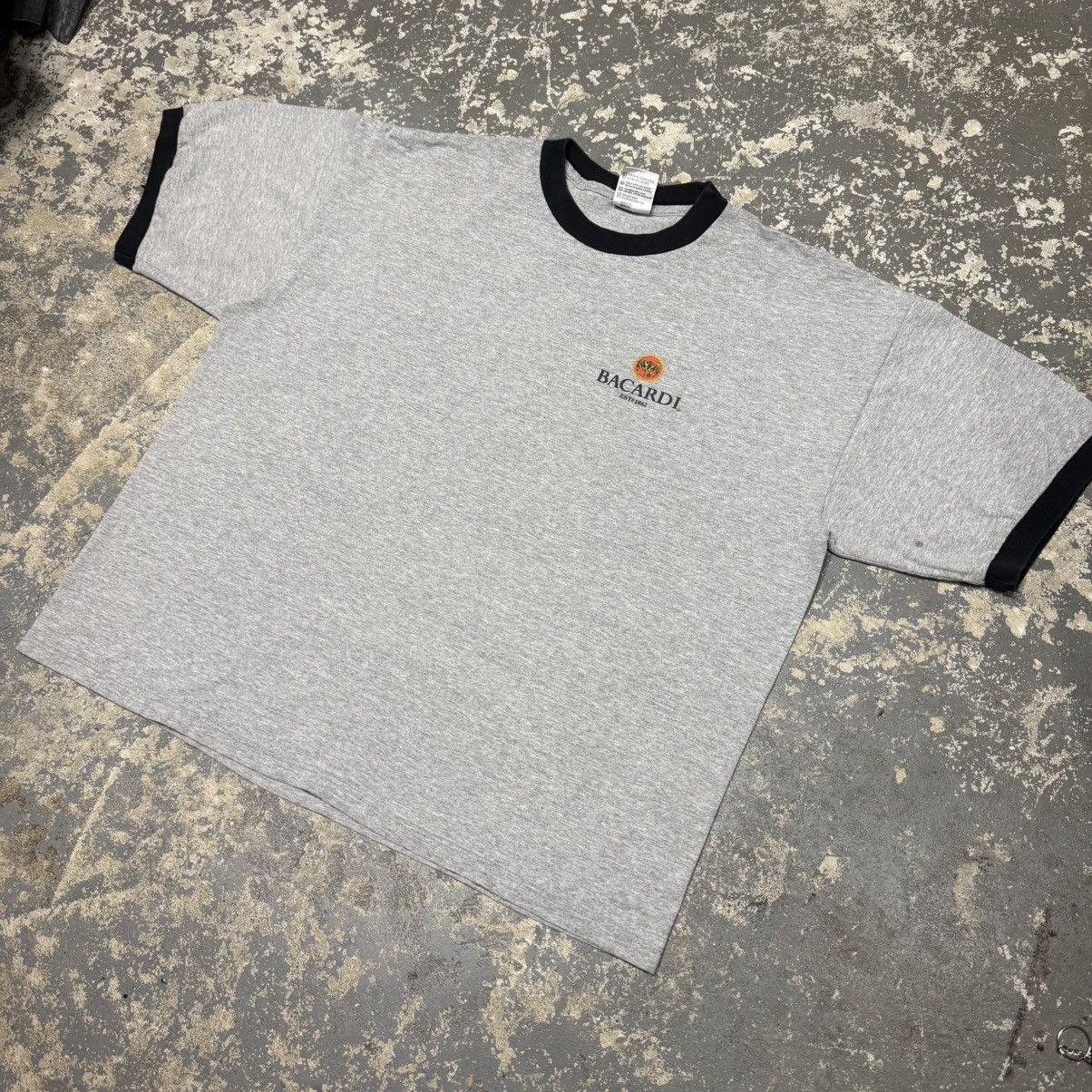Vintage Vintage Bacardi Bat Grey Beer Alcohol Tshirt 90s Size US XL / EU 56 / 4 - 9 Thumbnail