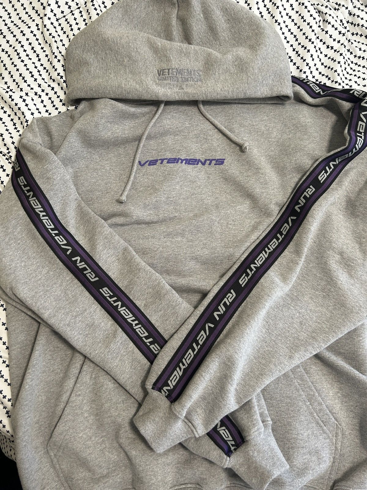 Vetements Vetements grey run tape hoodie Size US XS / EU 42 / 0 - 1 Thumbnail