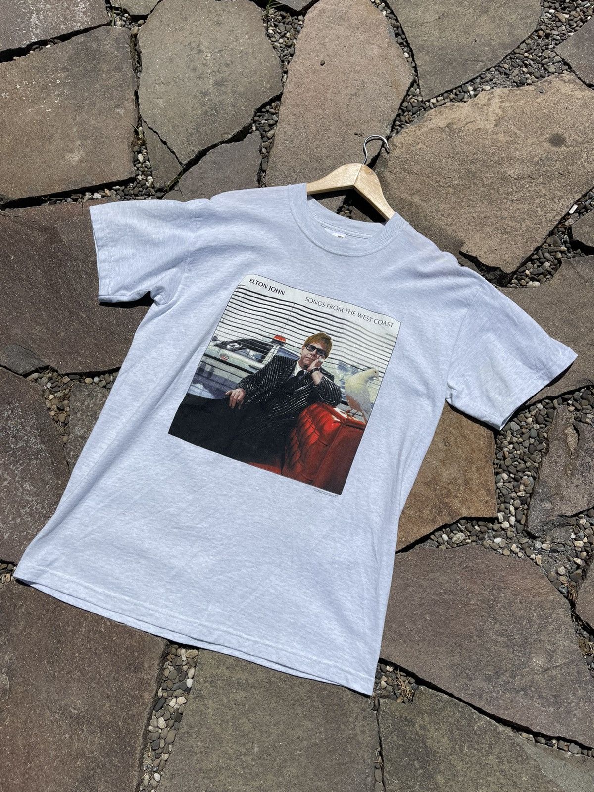 Band Tees 2001 Elton John Songs From The West Coast Vintage T-shirt Size US M / EU 48-50 / 2 - 3 Thumbnail
