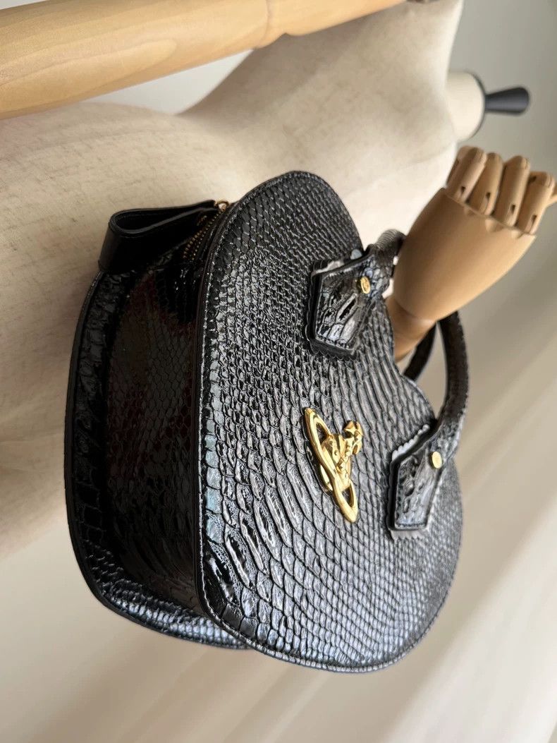 Vivienne Westwood Vivienne Westwood size 30*25cm Love Heart Crocodile Saturn Size ONE SIZE - 3 Thumbnail