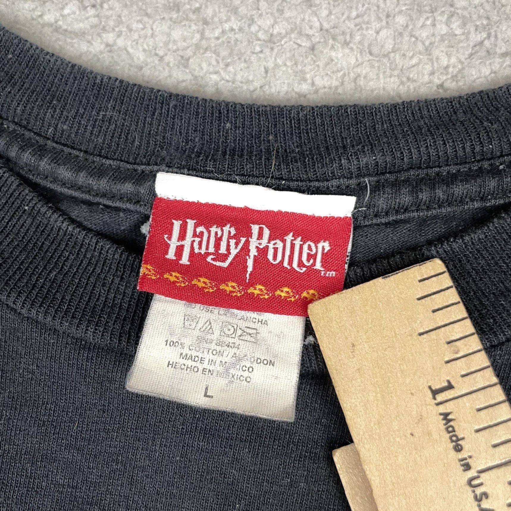 Vintage Harry Potter Shirt Adult L Black Hogwarts Crest Graphic Short Sleeve Movie L Mens Size US L / EU 52-54 / 3 - 4 Thumbnail
