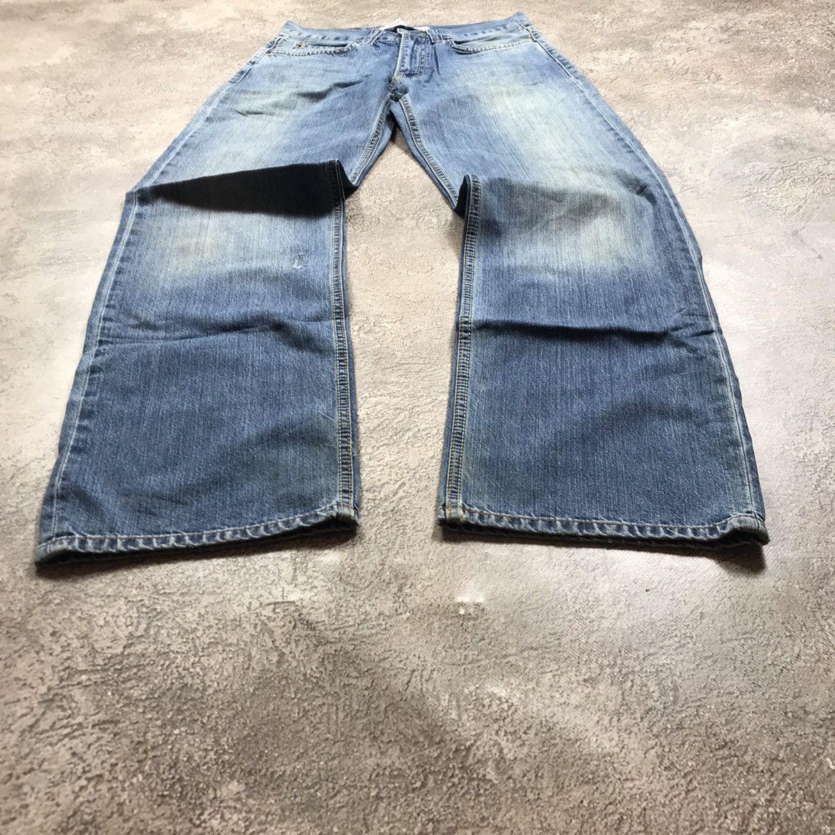 Vintage Vintage 90s Levis Baggy Distressed Jeans Grunge Skate 29 Size US 29 - 1 Thumbnail