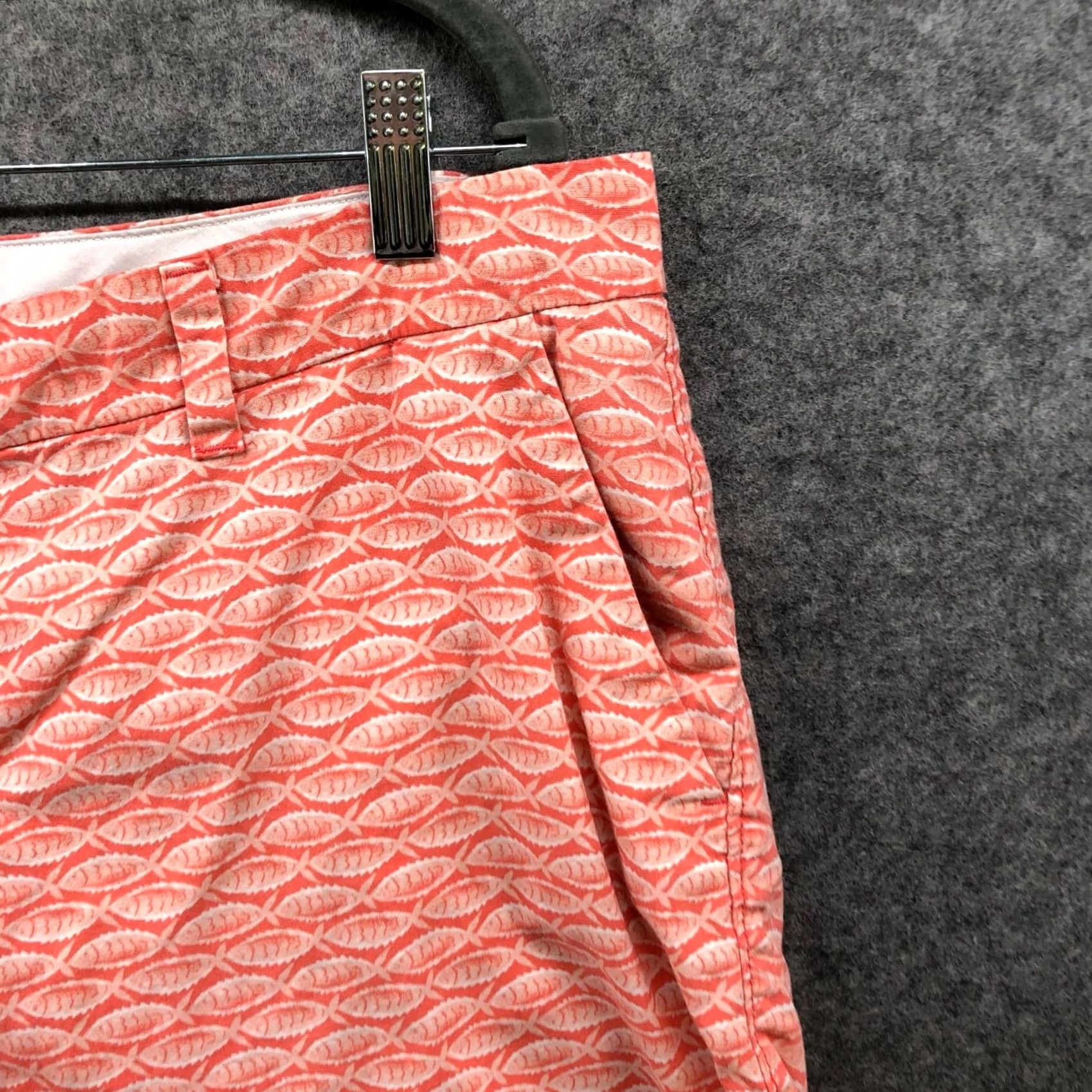 Old Navy Old Navy Chino Shorts Womens 16 Coral Pink Salmon Goldfish Printed Fish Tropical Casual Size 38" / US 16 / IT 52 - 3 Thumbnail