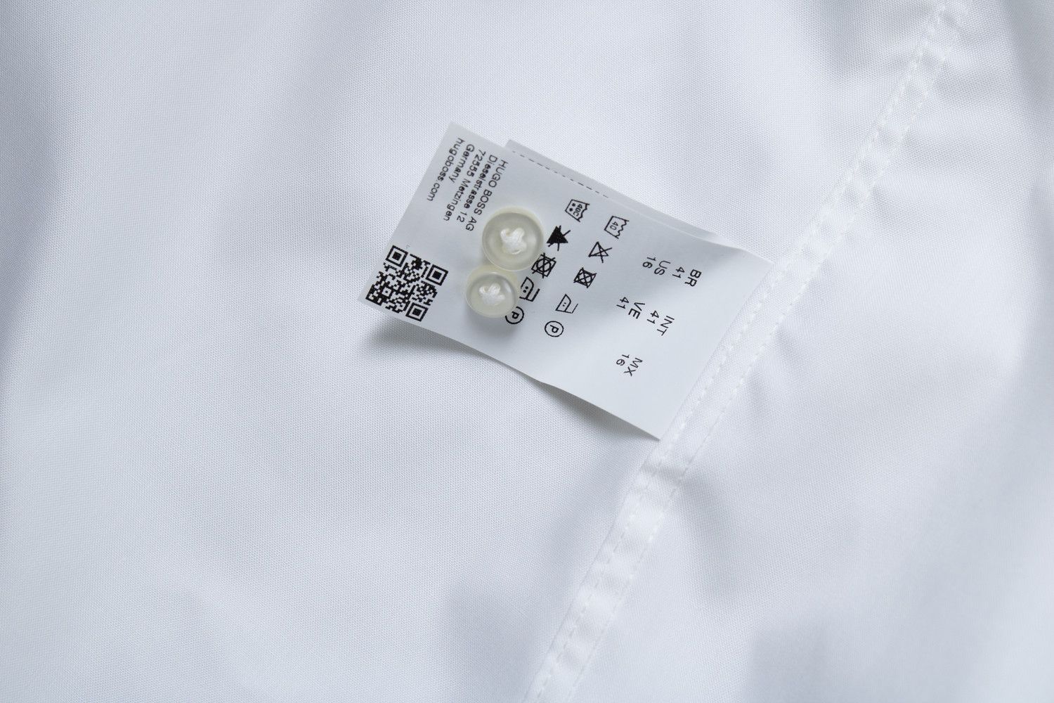 Hugo Boss Boss, white slim fit shirt Size US L / EU 52-54 / 3 - 6 Thumbnail