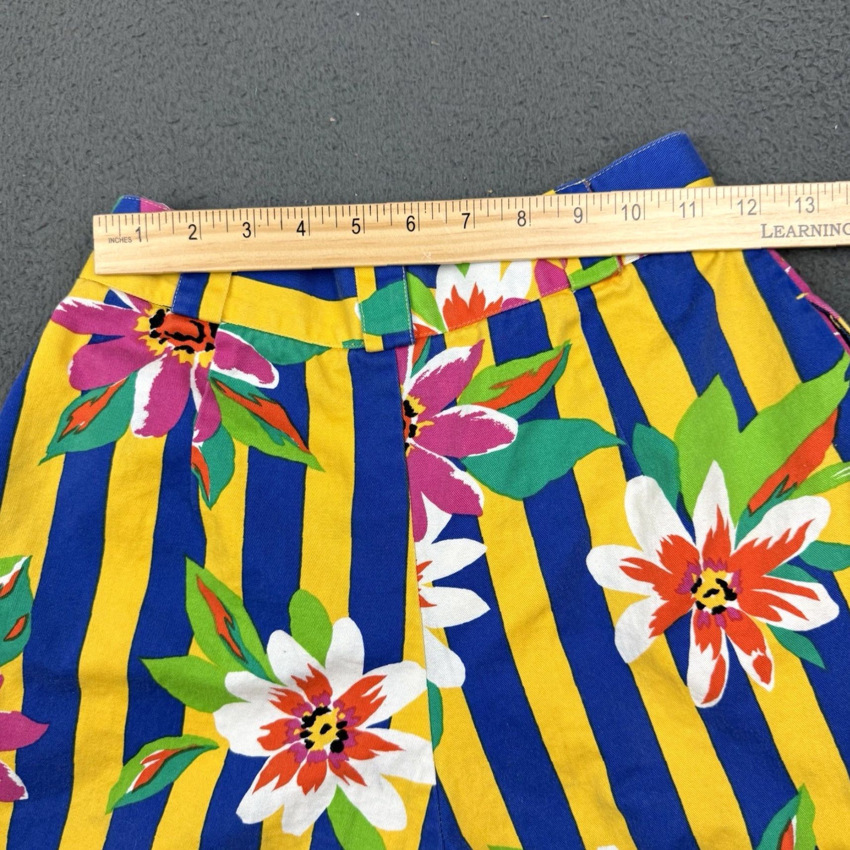 Vintage VINTAGE Breeches Shorts Womens 8 Yellow Blue Striped Floral Hawaiian Tropical Shirt Size 30" / US 8 / IT 44 - 7 Thumbnail
