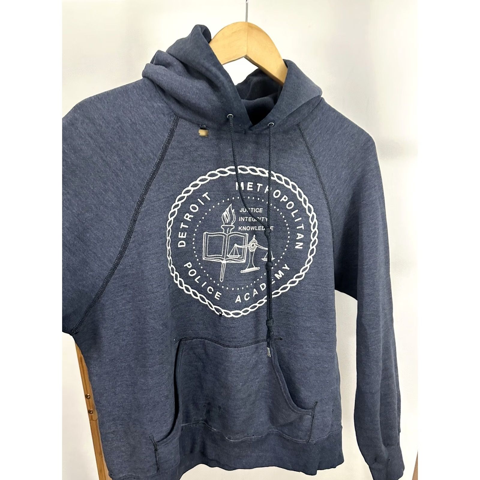 Vintage VTG 80s Detroit Metropolitan Police Academy Crest Sun Faded Raglan Thin Hoodie L Shirts? Size US L / EU 52-54 / 3 - 4 Thumbnail