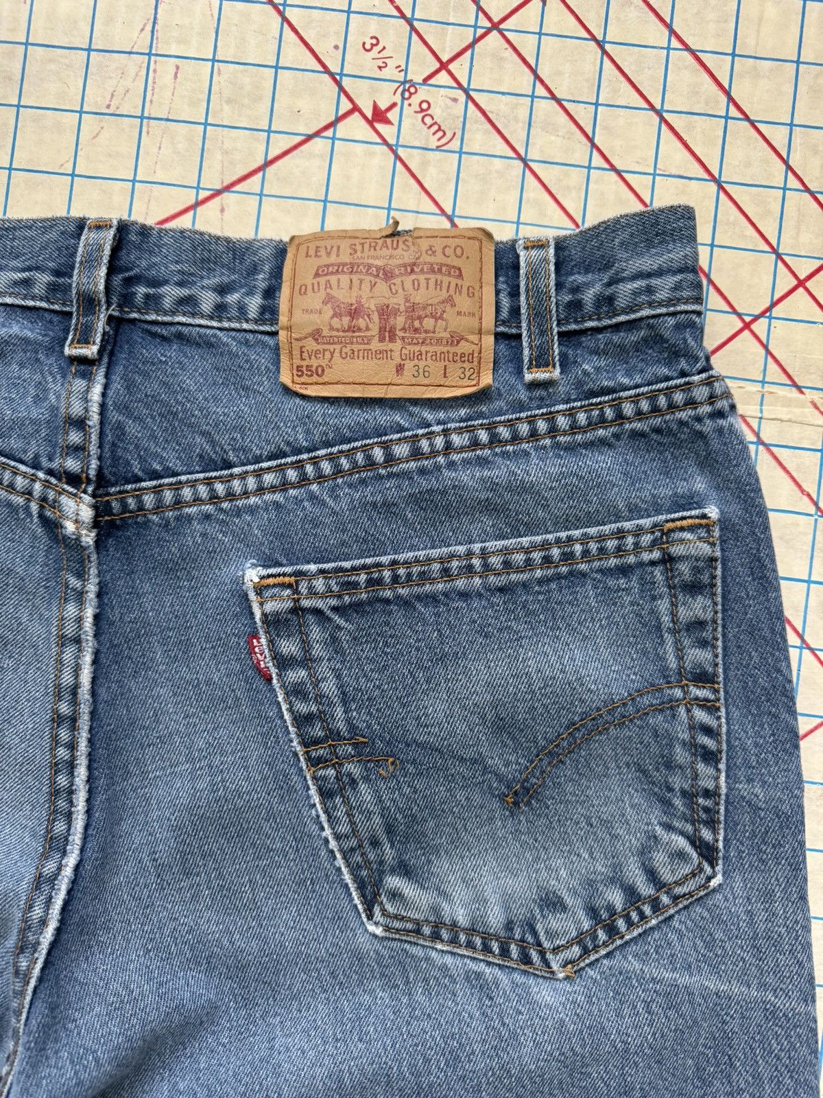 Levi's × Levi's Vintage Clothing × Vintage Vintage Levi’s 550 Medium Wash Size 36 Relaxed Baggy Fit Size US 36 / EU 52 - 13 Thumbnail
