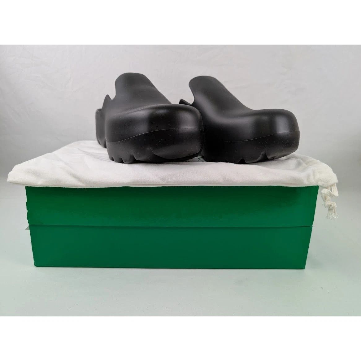 Bottega Veneta o1rshd1 Q:2 / Gel Rubber Flash Slipper in Black Size US 12 / EU 45 - 15 Thumbnail