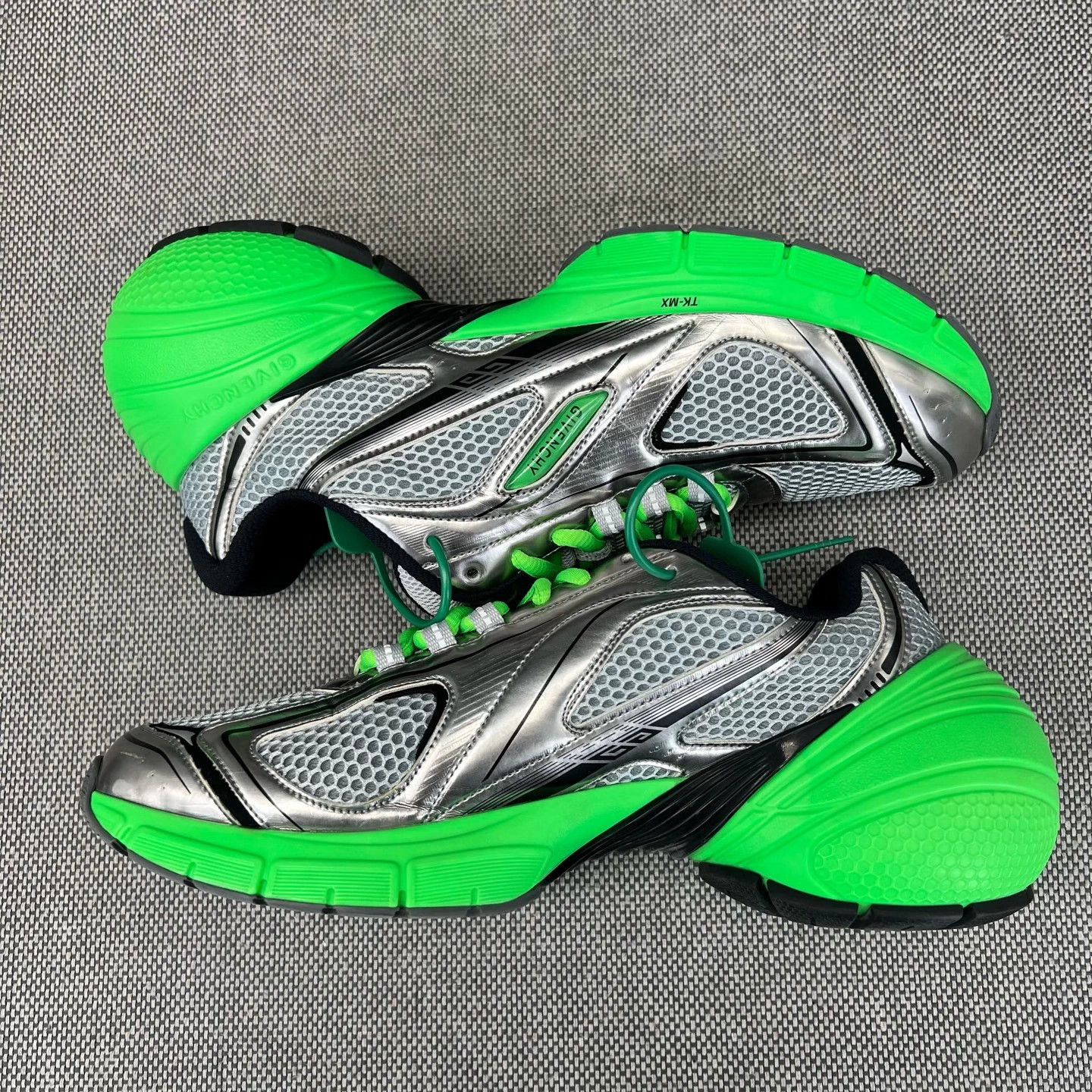 Givenchy Givenchy TK-MX Runner Silver Green 42 Mint Box Size US 9 / EU 42 - 3 Thumbnail