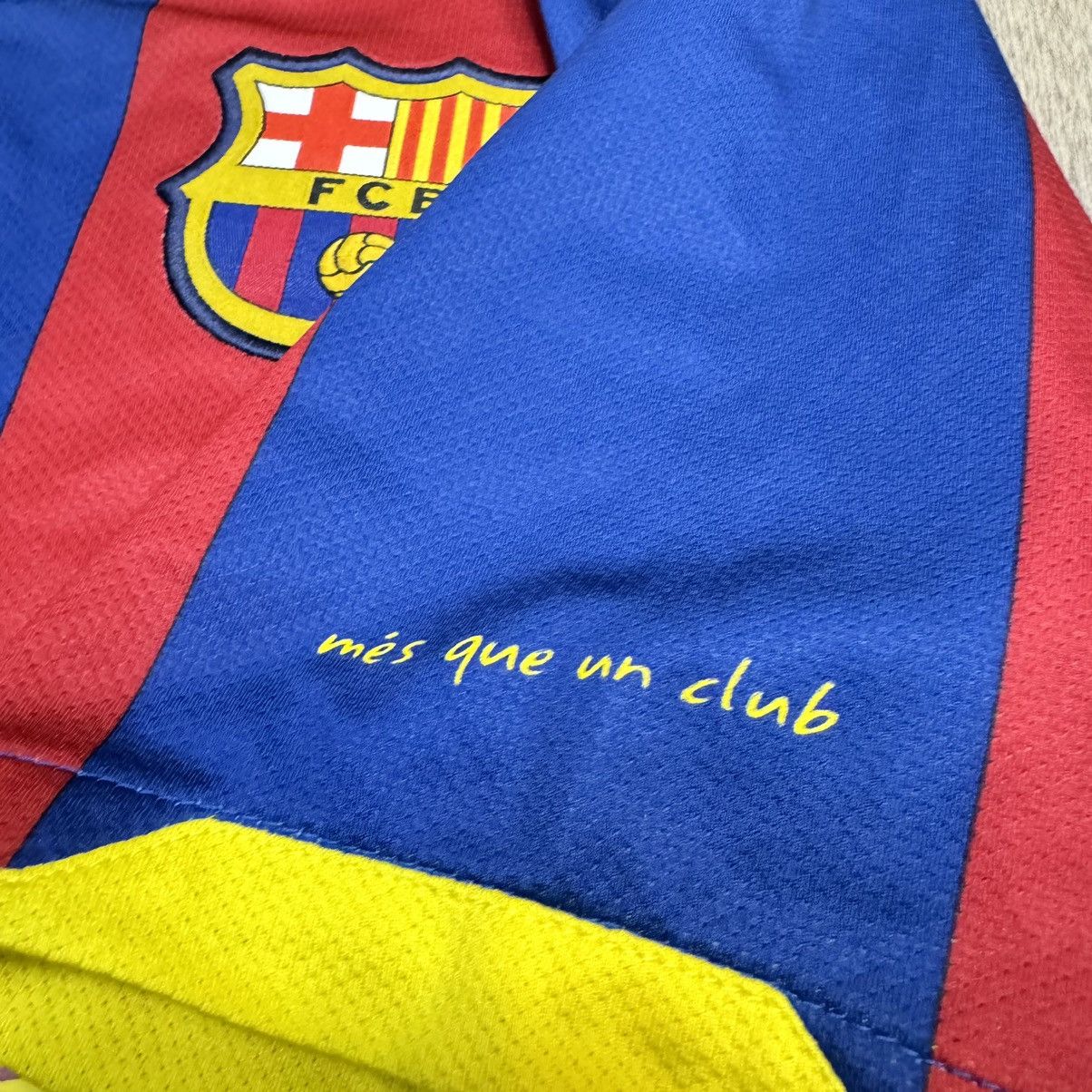Nike Barcelona 10/11 home shirt #6 Xavi Size US S / EU 44-46 / 1 - 7 Thumbnail