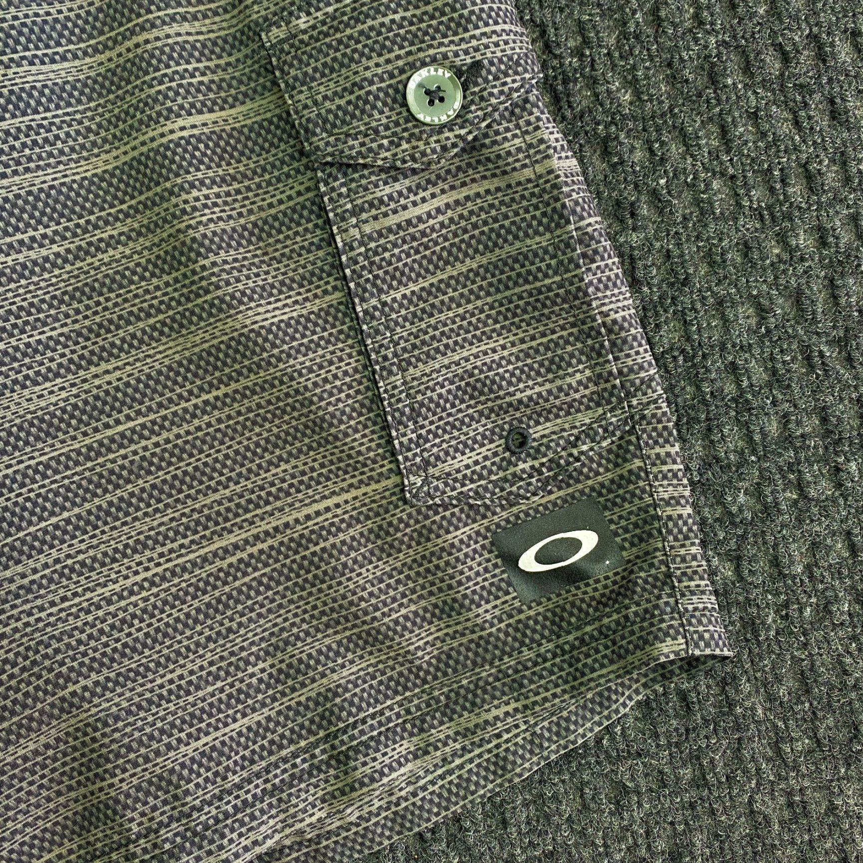 Oakley VINTAGE Oakley Board Shorts Bottom 33 Men Green Black SnakeSkin 90s Surfing Quick Dry Geometric Pattern Swim Trunks Size US 33 - 2 Thumbnail