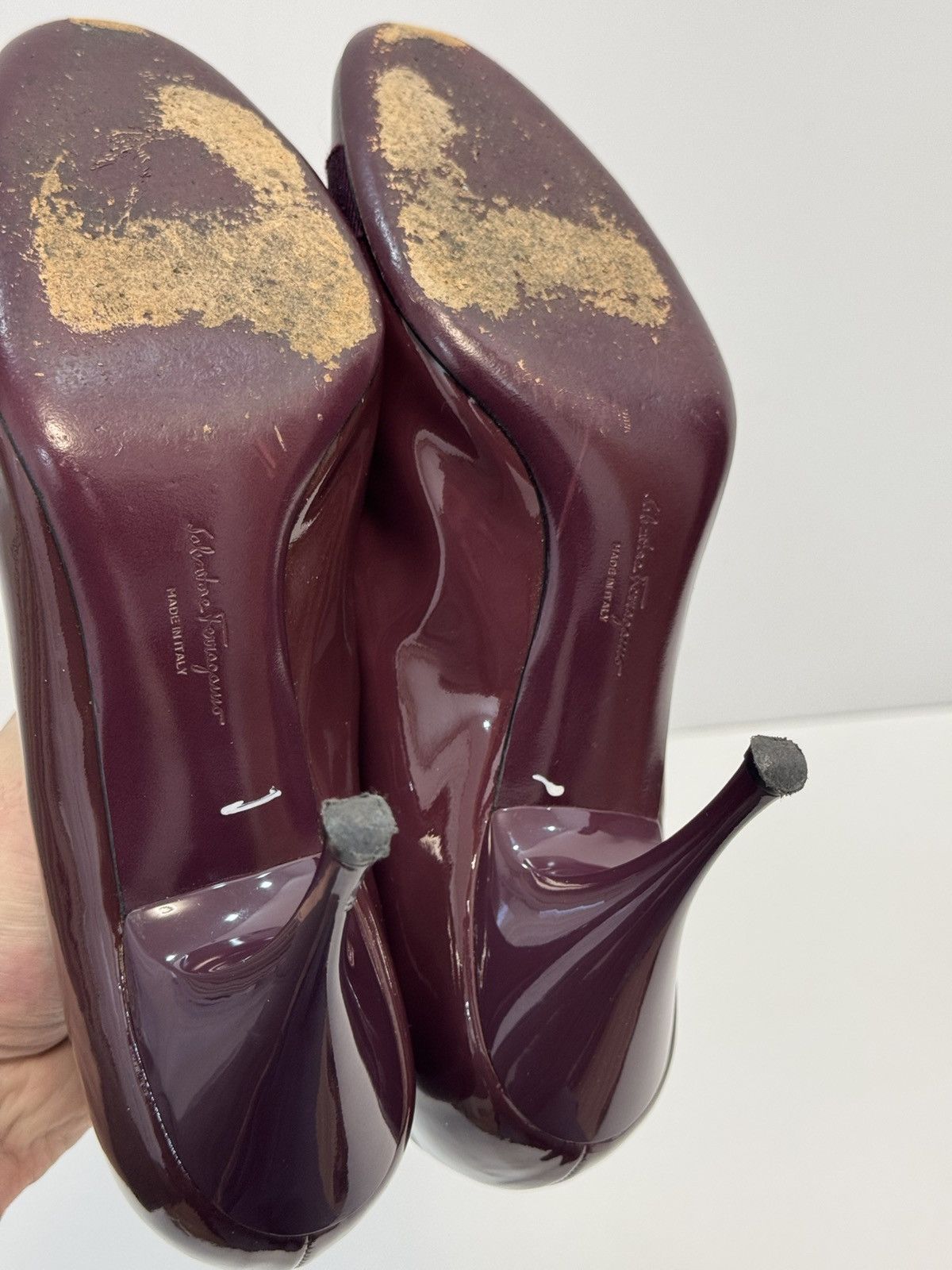 Salvatore Ferragamo Salvatore Ferragamo Burgundy Size 6.5 NARROW Patent Pumps Size US 6.5 / IT 36.5 - 13 Thumbnail